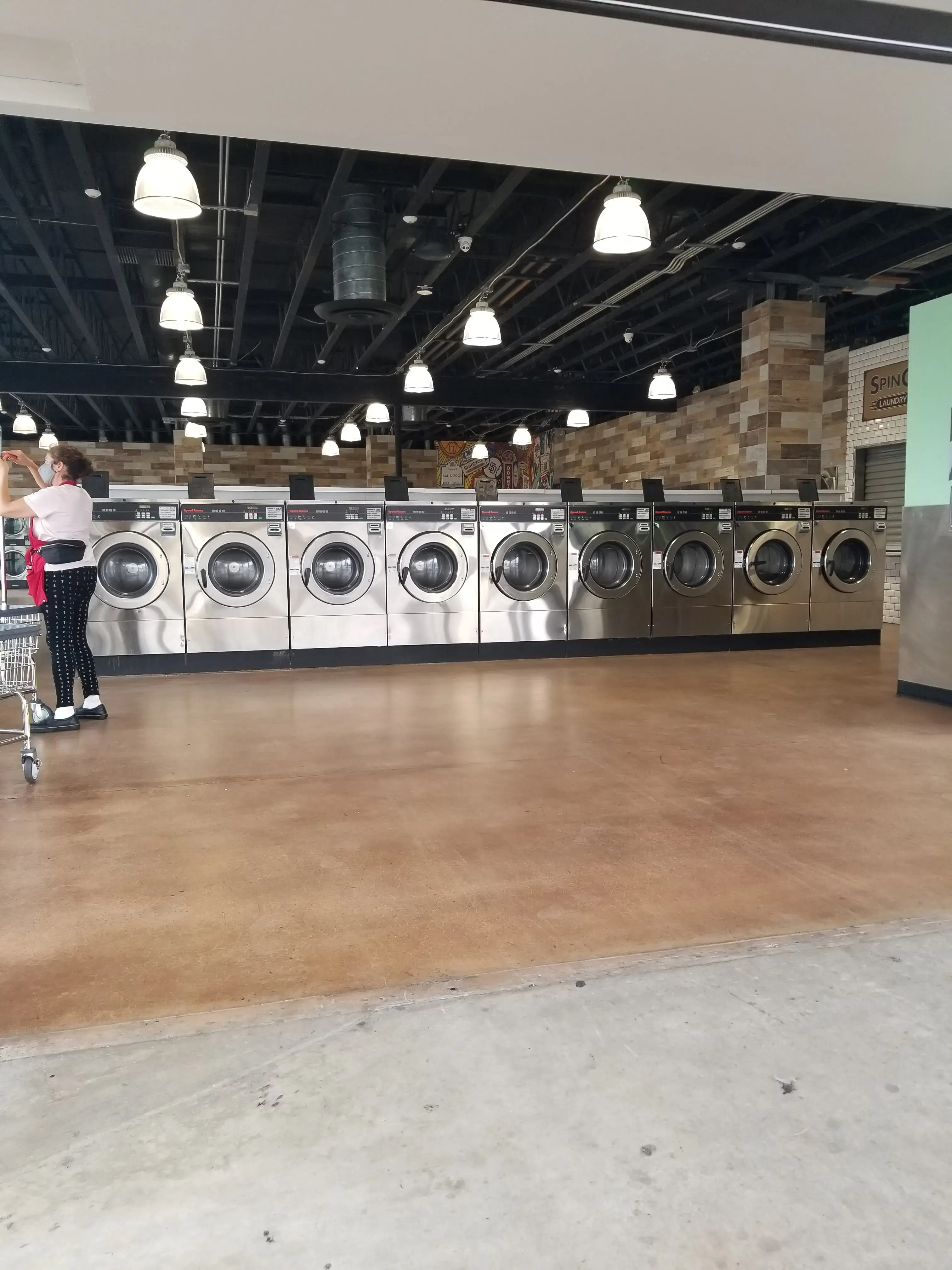 SpinCycle Laundry Lounge thumbnail 26
