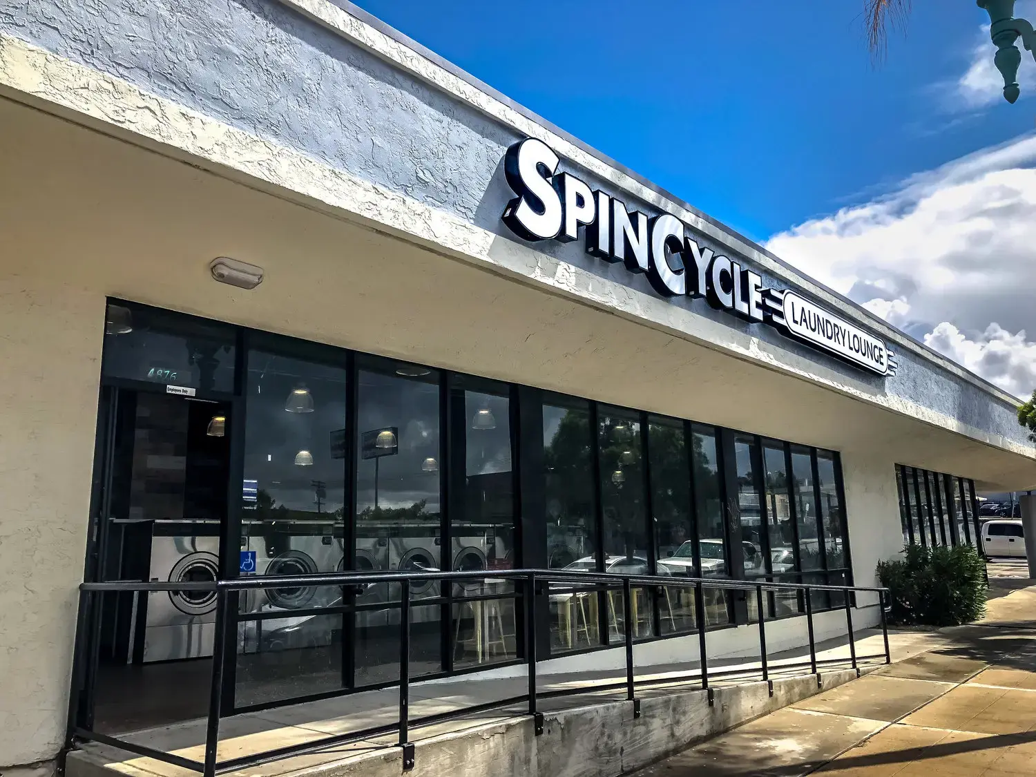 SpinCycle Laundry Lounge thumbnail 7