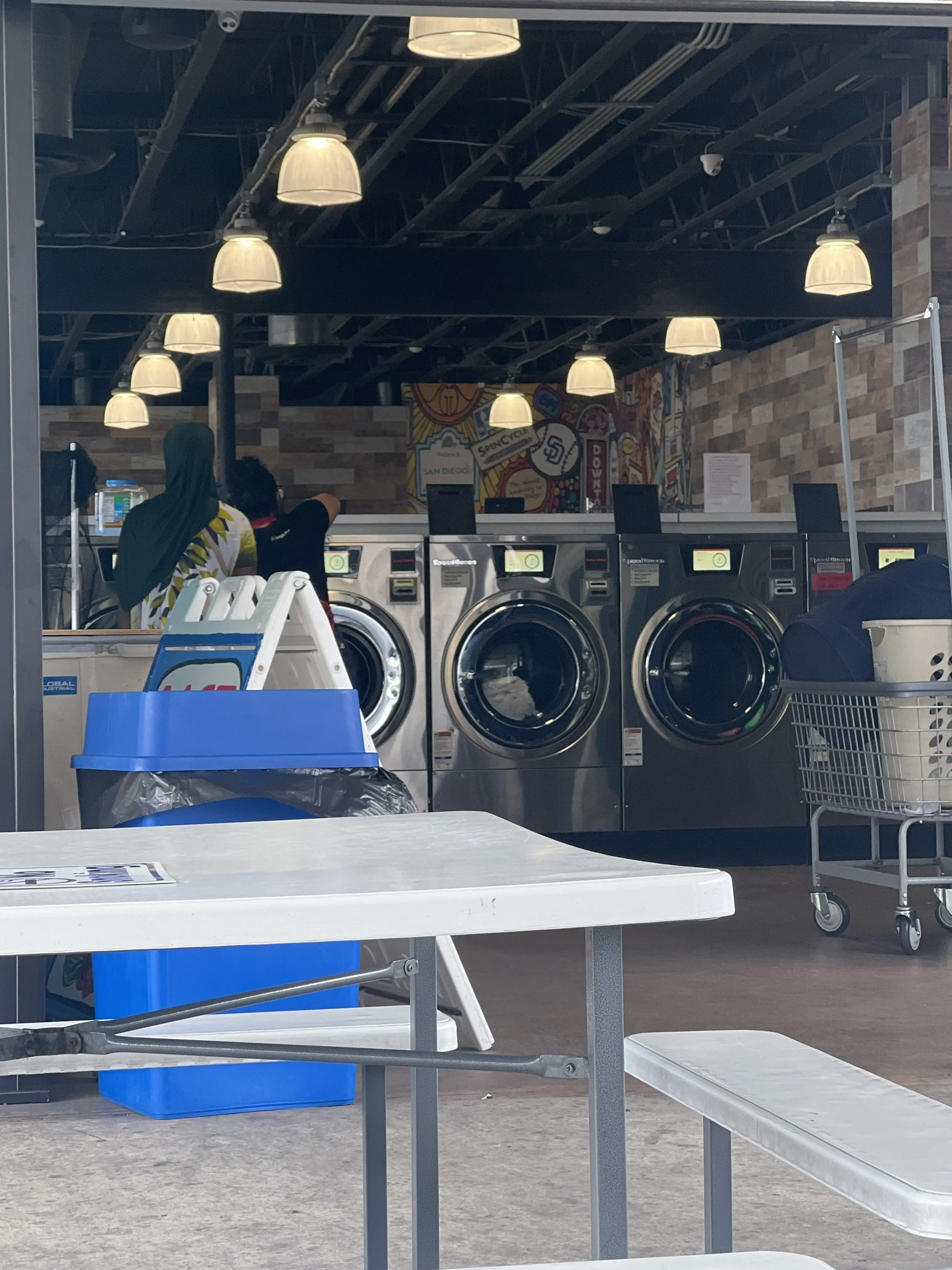 SpinCycle Laundry Lounge thumbnail 10