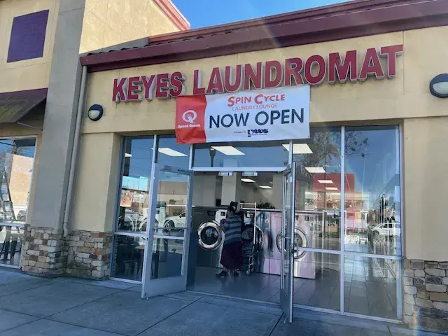 SpinCycle Laundry Lounge thumbnail 4