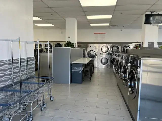 SpinCycle Laundry Lounge thumbnail 7