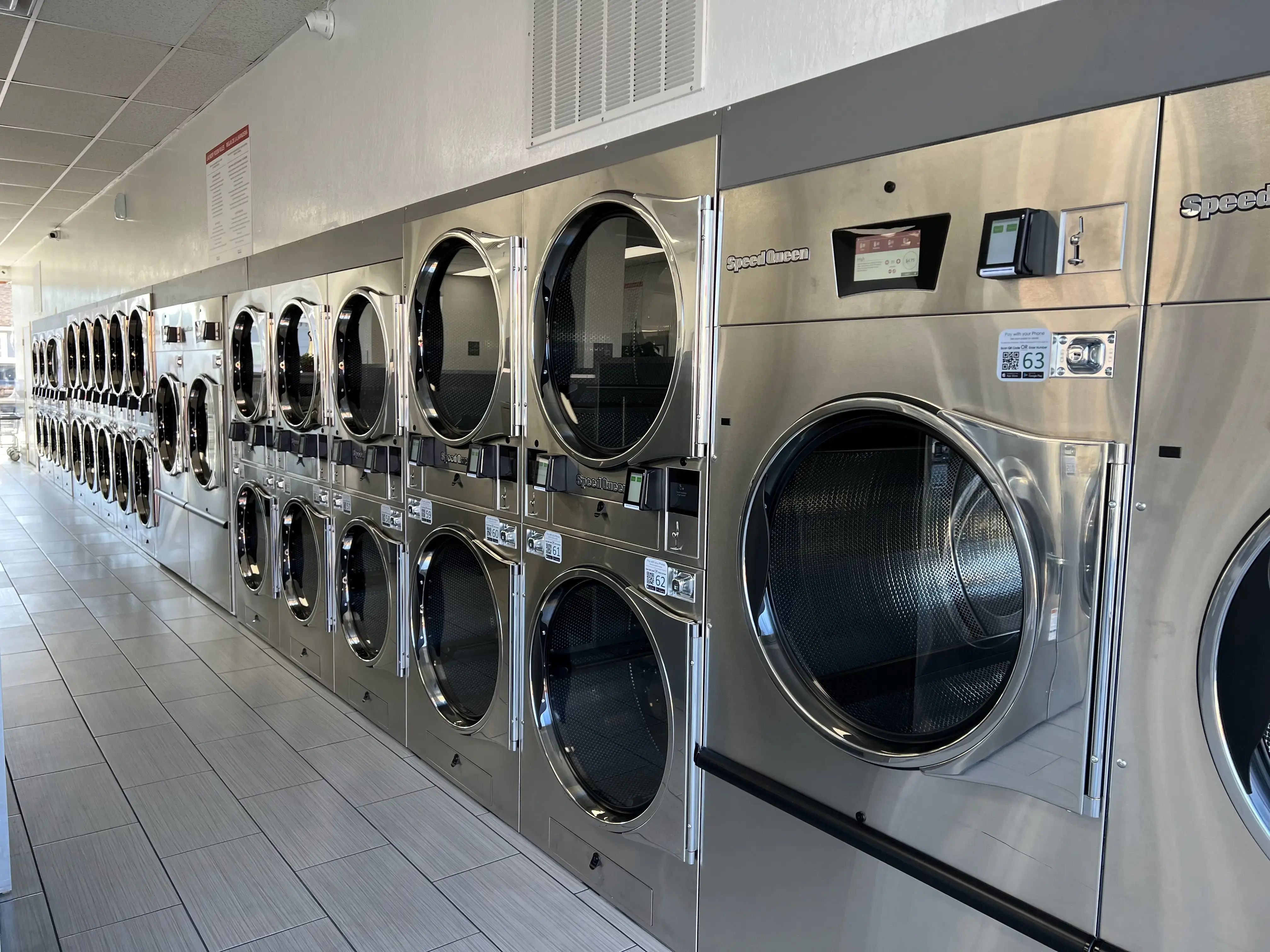 SpinCycle Laundry Lounge - Image 2