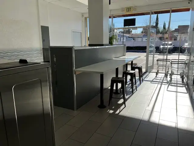 SpinCycle Laundry Lounge - Image 6