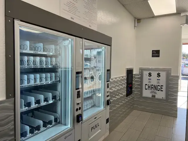 SpinCycle Laundry Lounge - Image 3