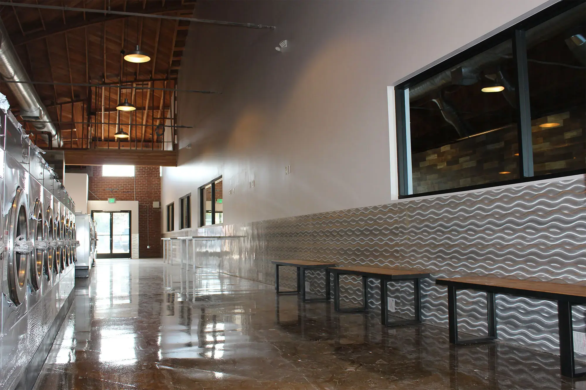 SpinCycle Laundry Lounge - Image 6