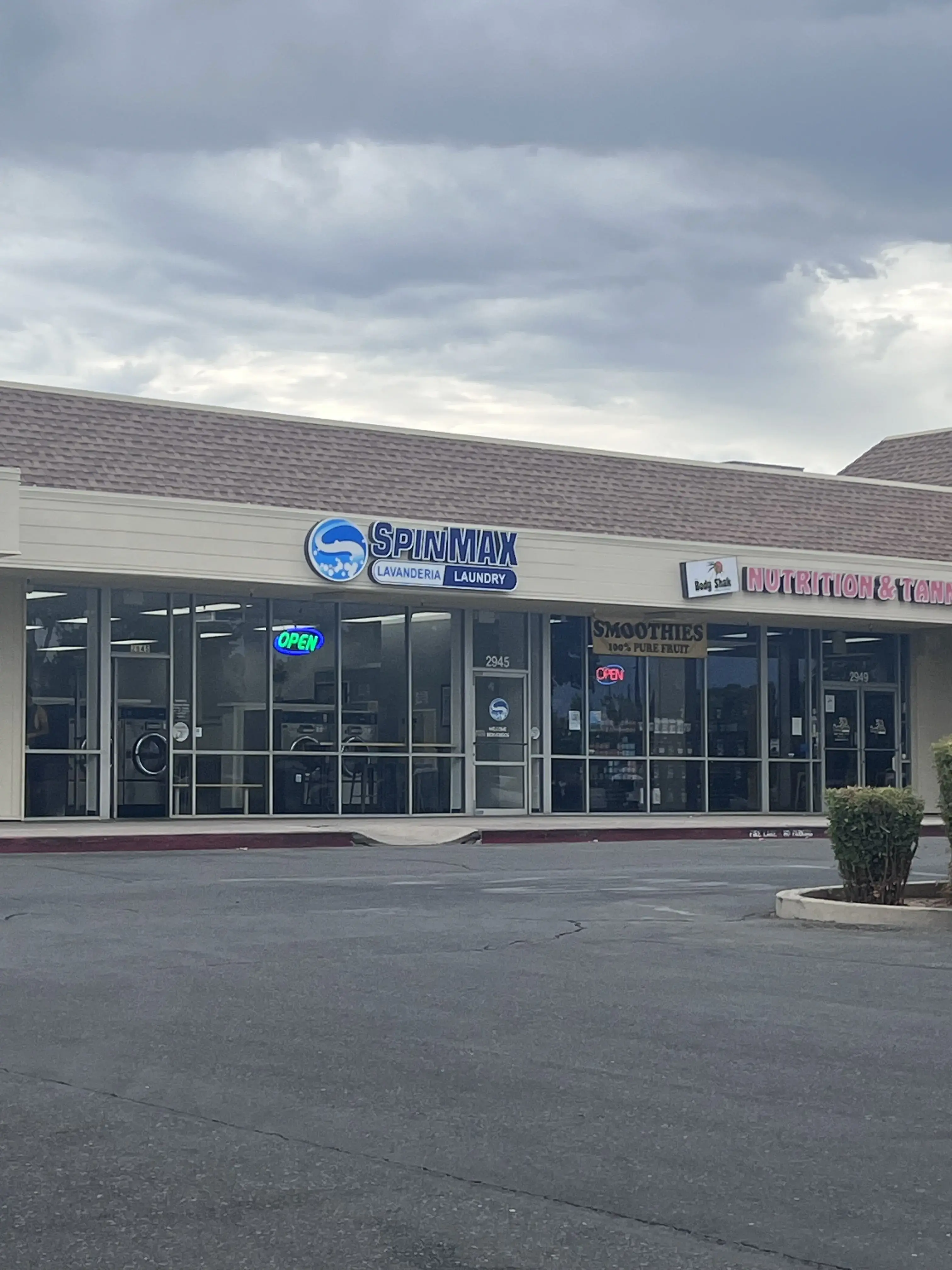 SpinMAX Laundromat - Image 14