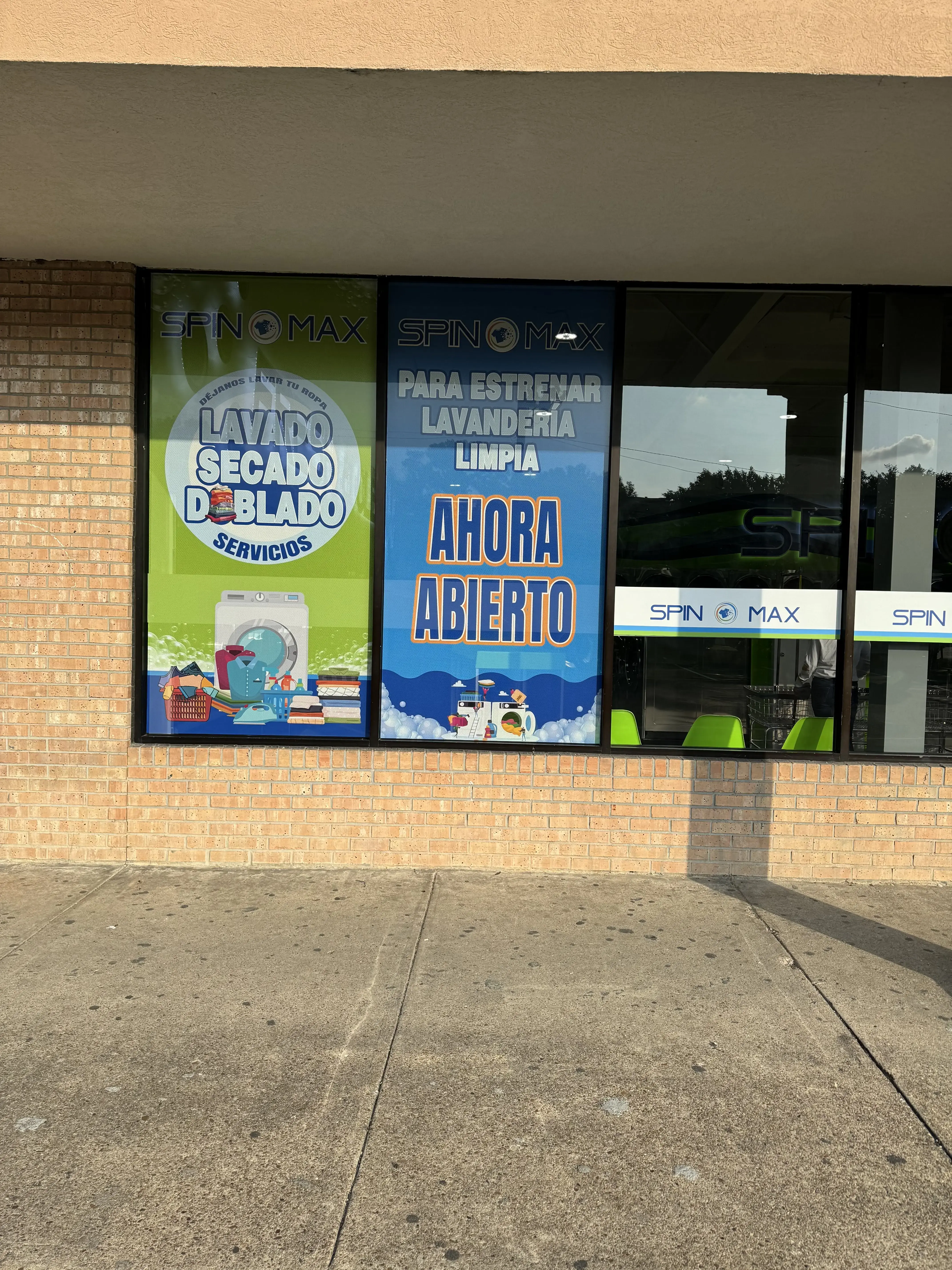 SpinMax Lavanderia/Laundromat & Wash, Dry & Fold Center-Pecan Park/Park Place thumbnail 8