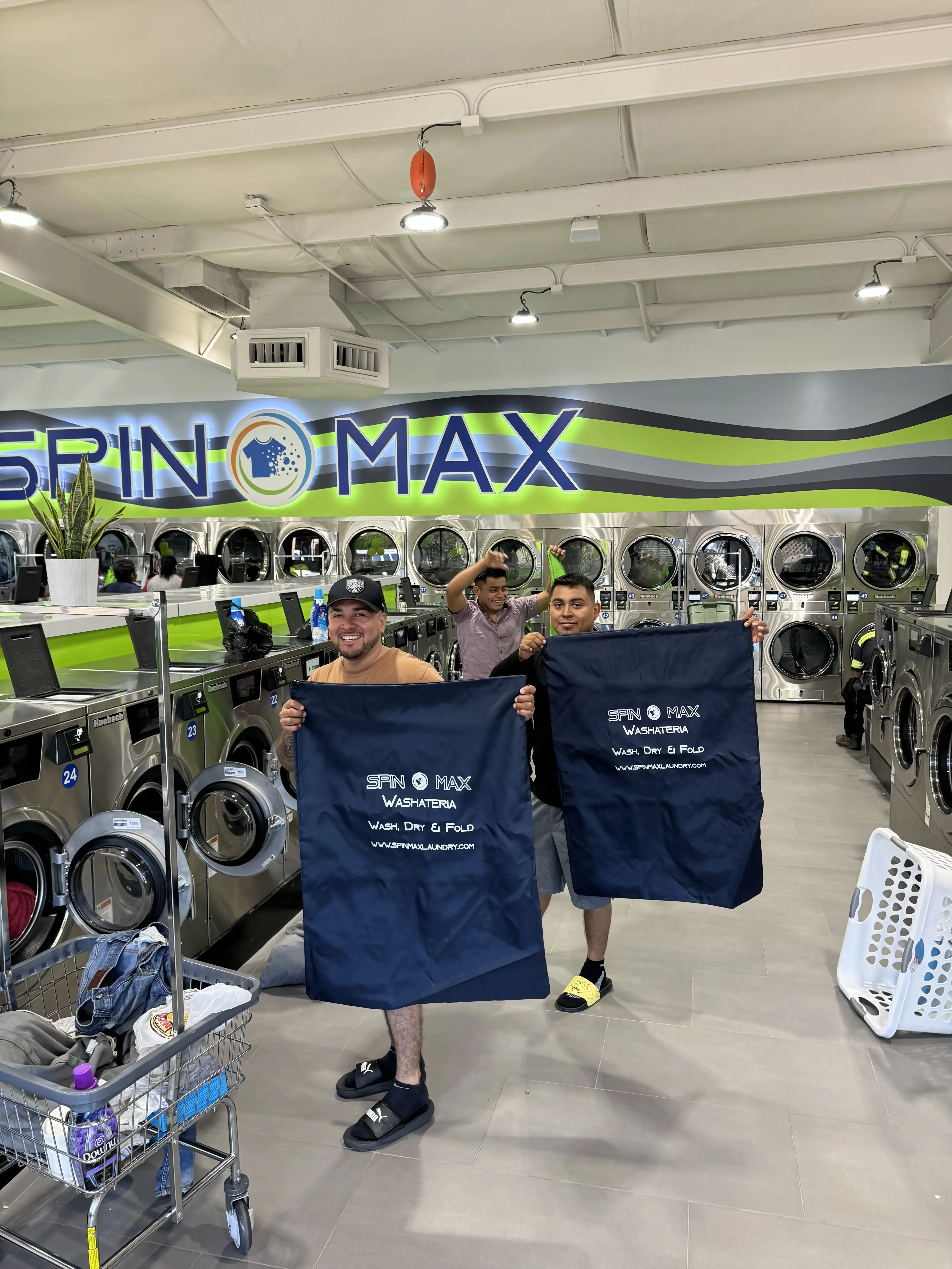 SpinMax Lavanderia/Laundromat & Wash, Dry & Fold Center-Pecan Park/Park Place thumbnail 6