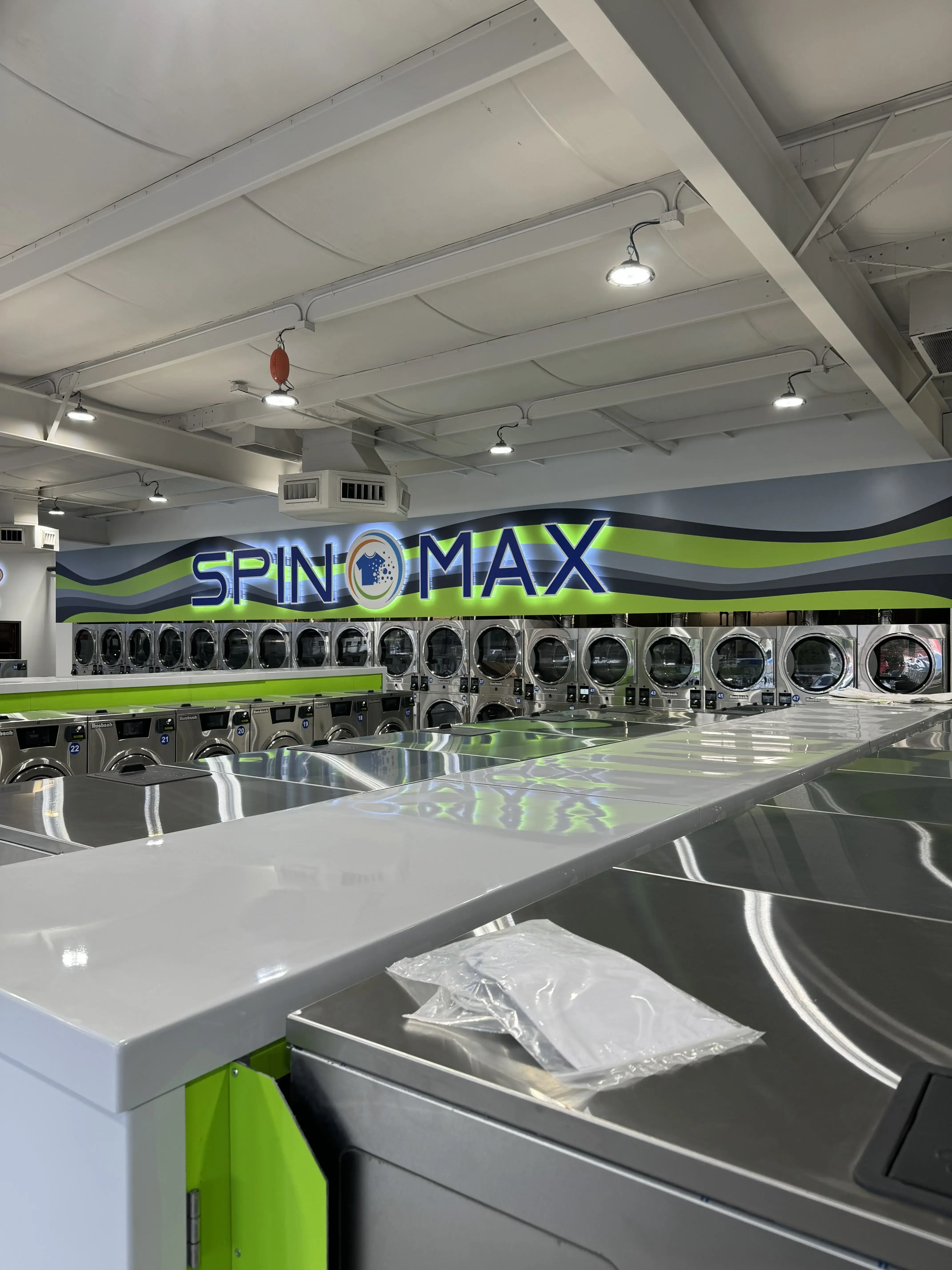 SpinMax Lavanderia/Laundromat & Wash, Dry & Fold Center-Pecan Park/Park Place thumbnail 12