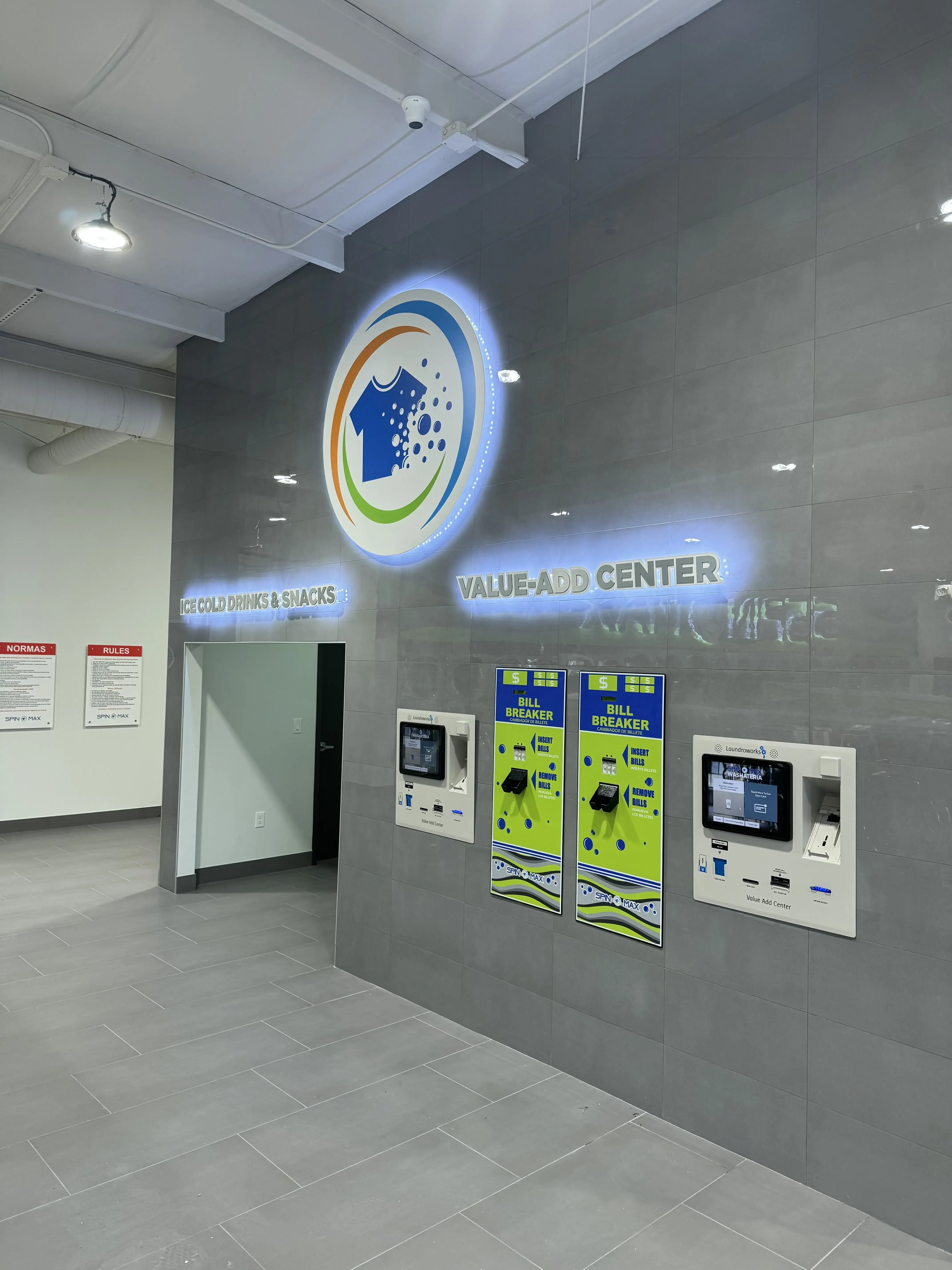 SpinMax Lavanderia/Laundromat & Wash, Dry & Fold Center-Pecan Park/Park Place - Image 3