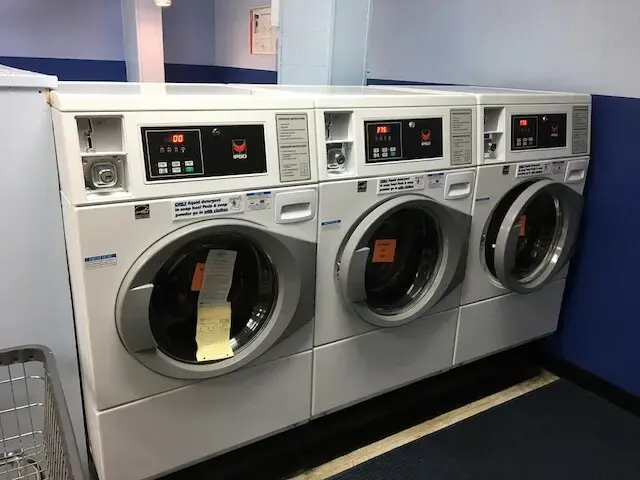 Spinners Coin Laundry - Image 5