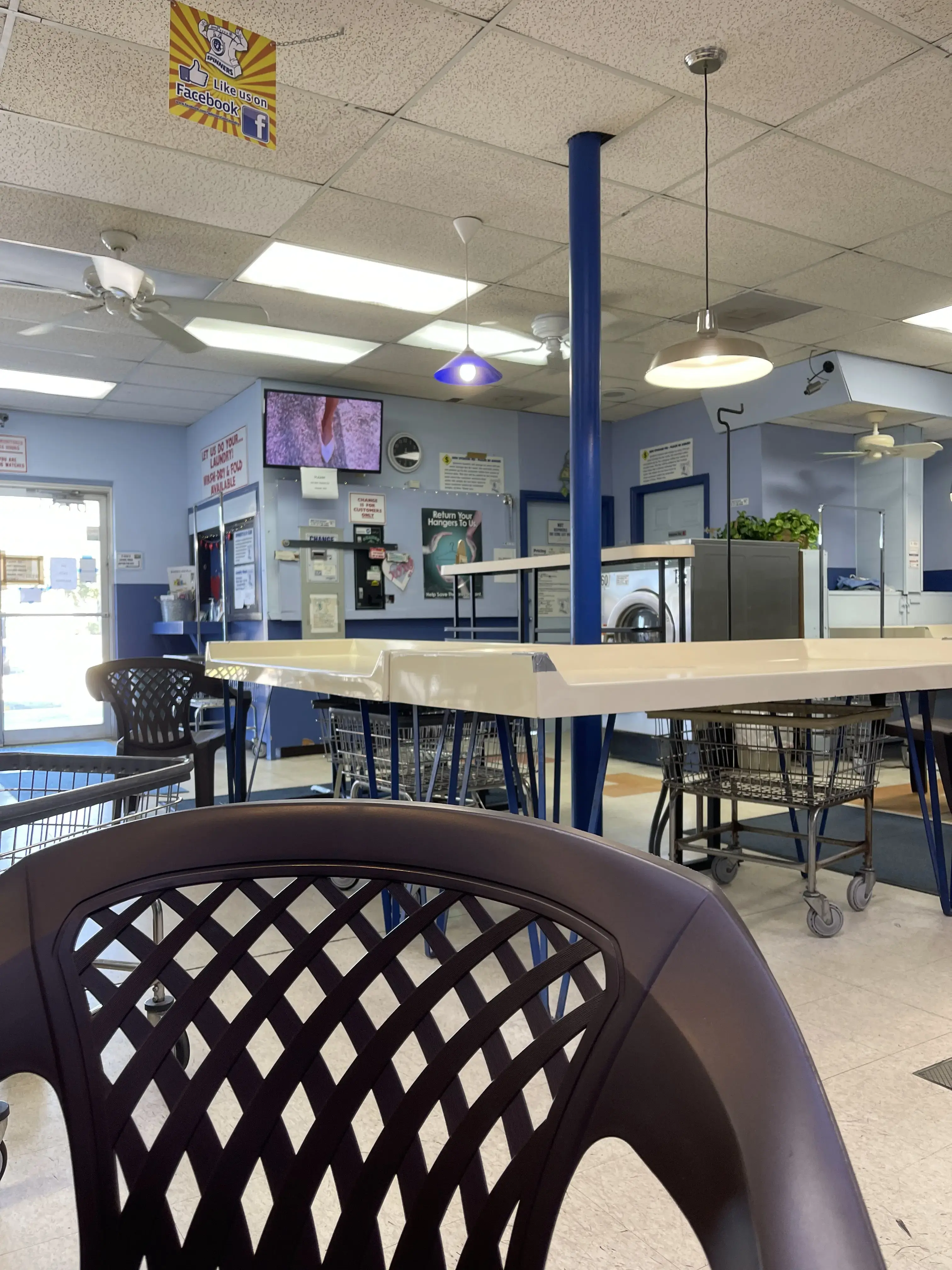 Spinners Coin Laundry - Image 12
