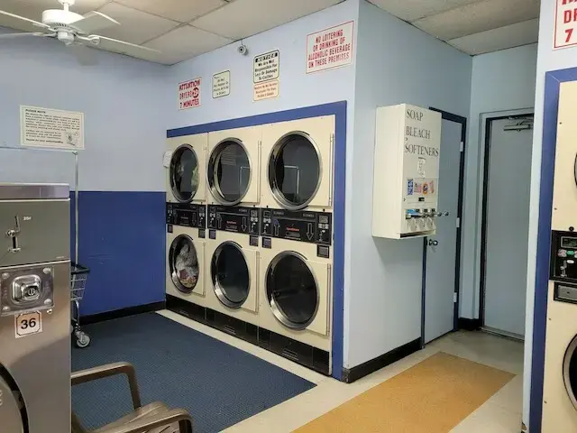 Spinners Coin Laundry - Image 18