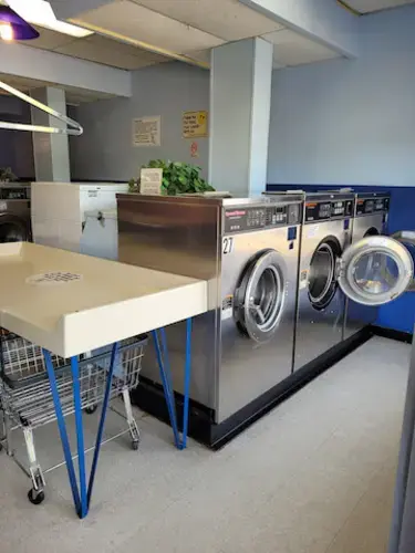 Spinners Coin Laundry - Image 7