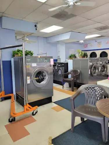 Spinners Coin Laundry - Image 14