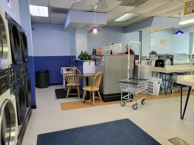 Spinners Coin Laundry thumbnail 3