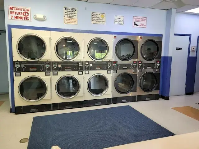 Spinners Coin Laundry - Image 16
