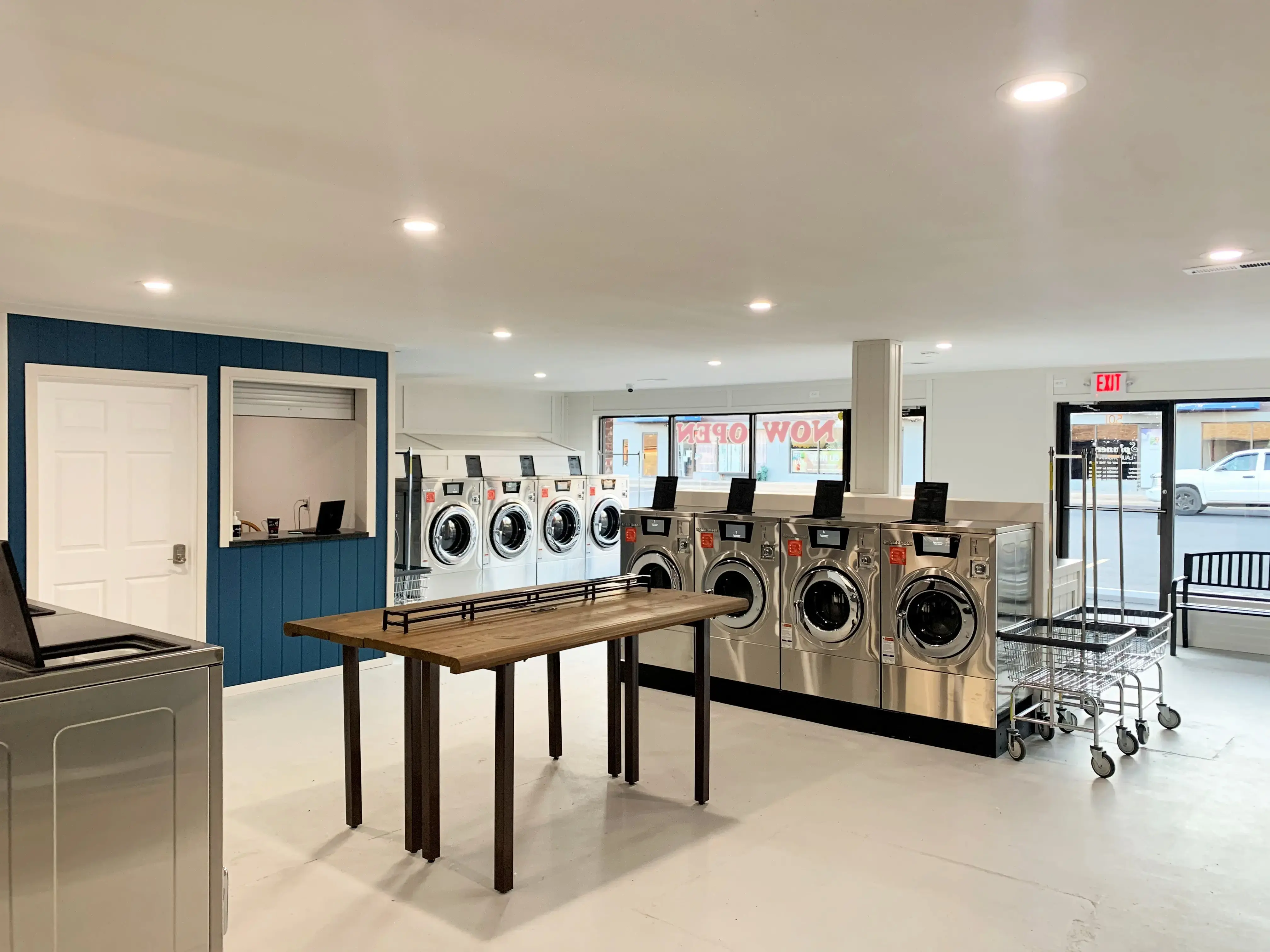 Spinners Laundromat thumbnail 17