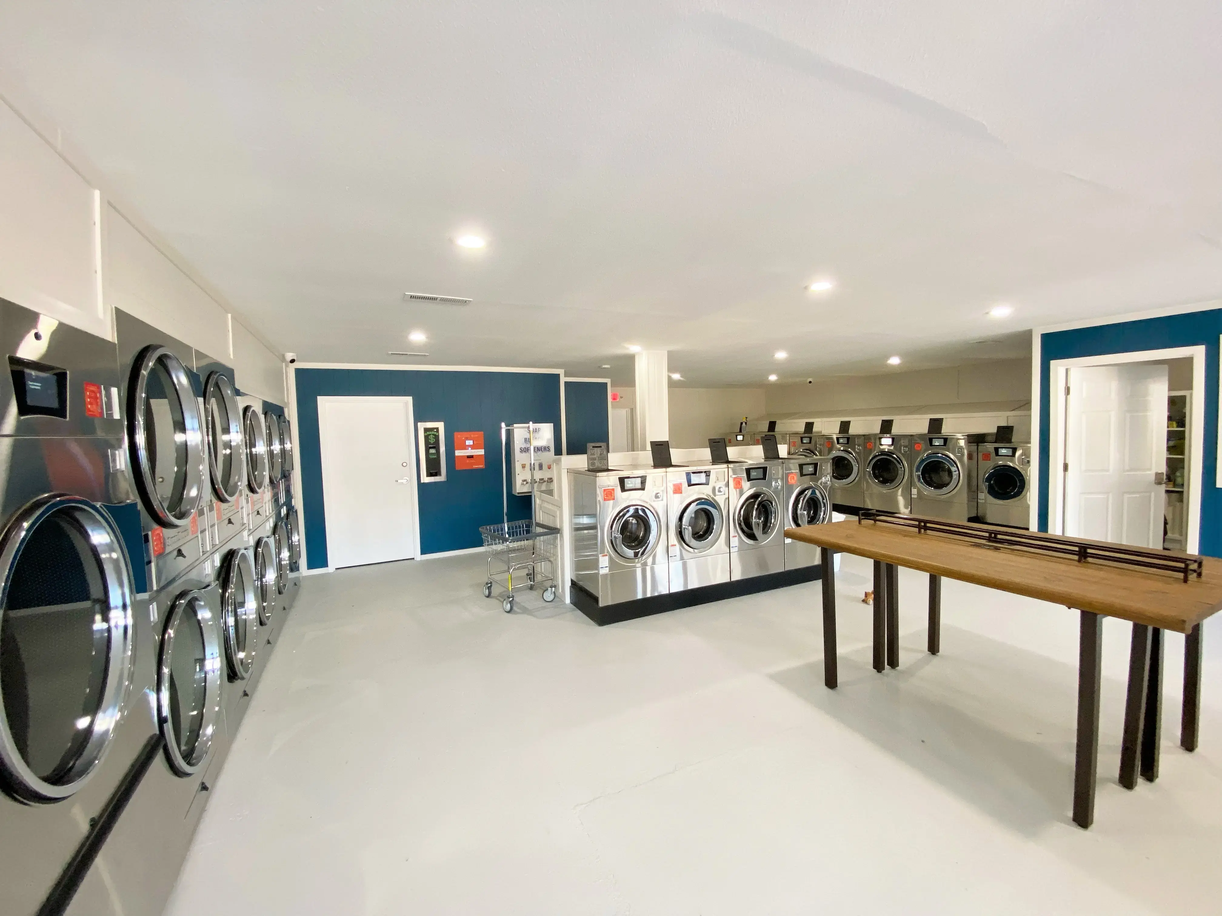 Spinners Laundromat thumbnail 15