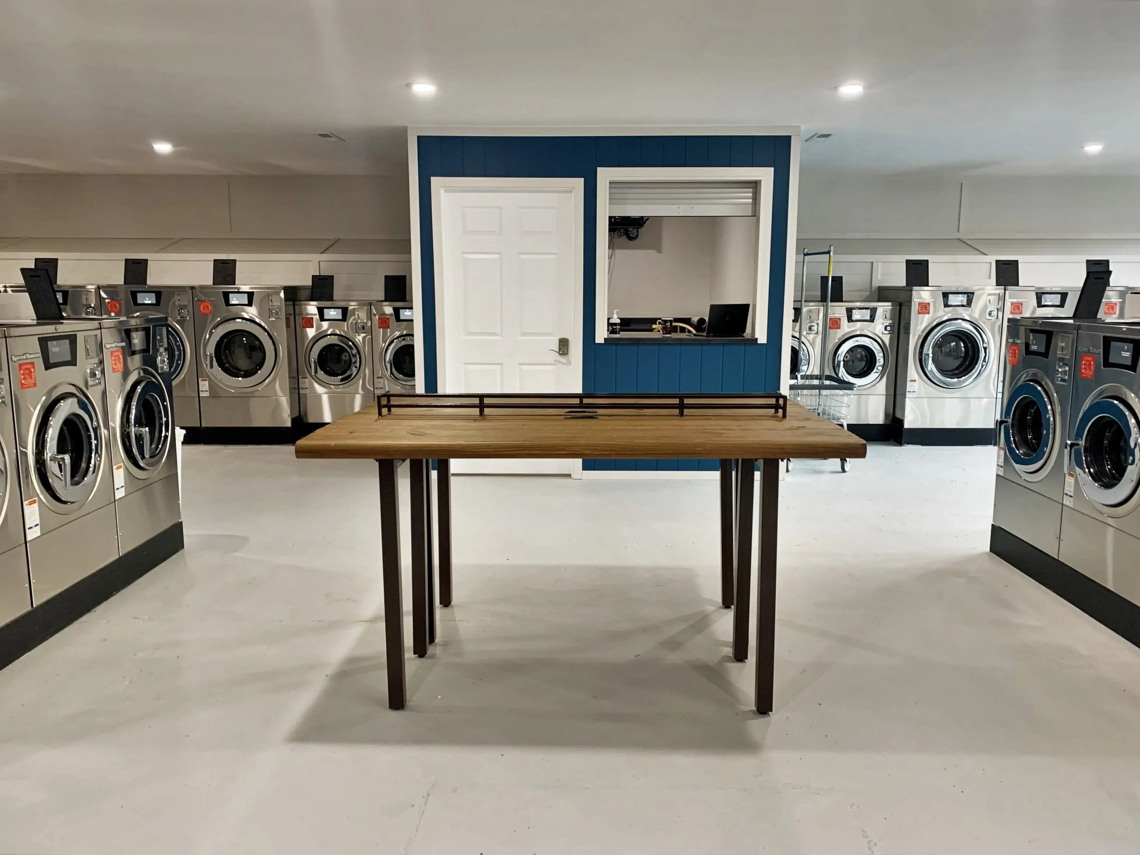 Spinners Laundromat thumbnail 1