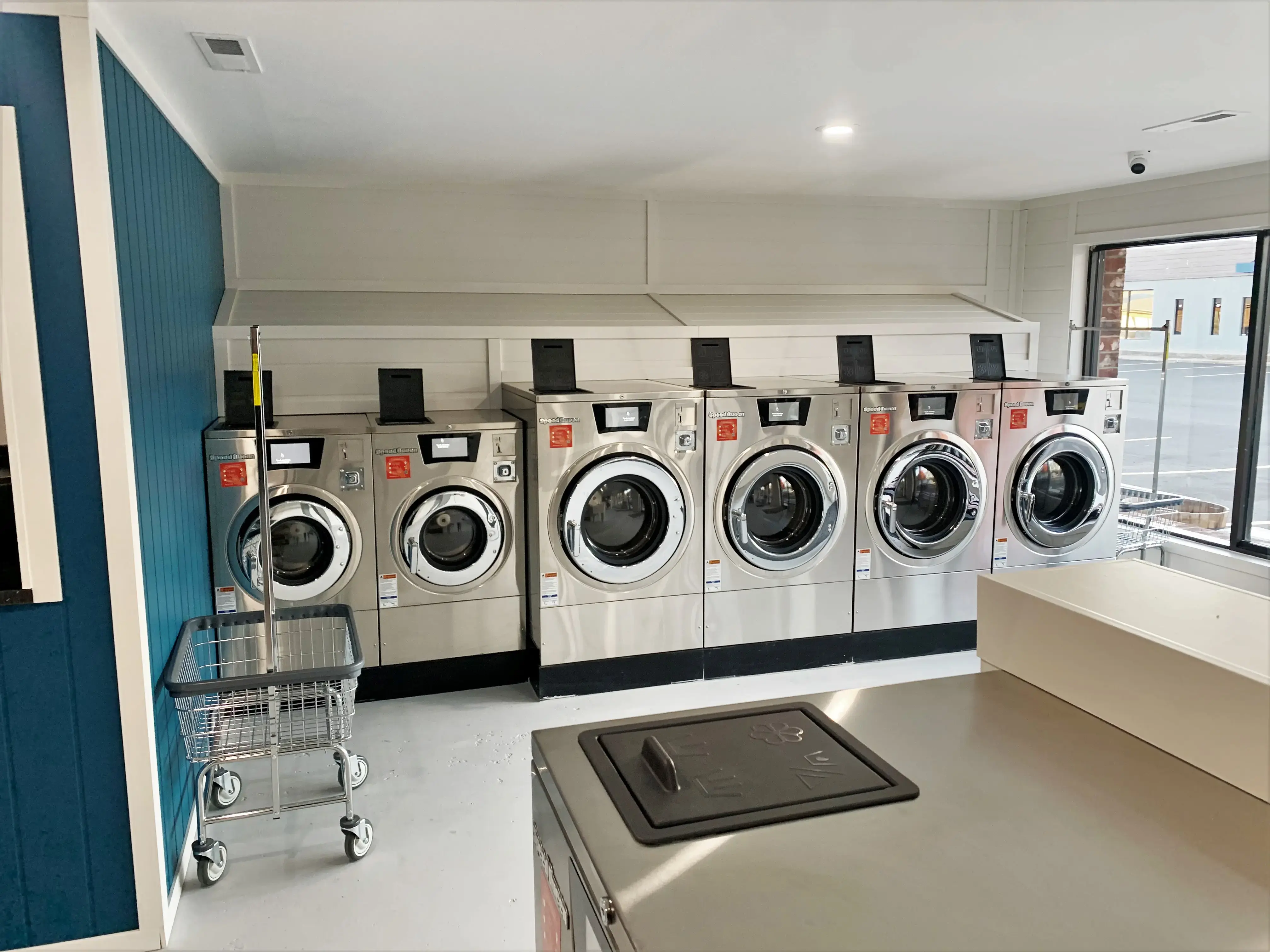 Spinners Laundromat thumbnail 13