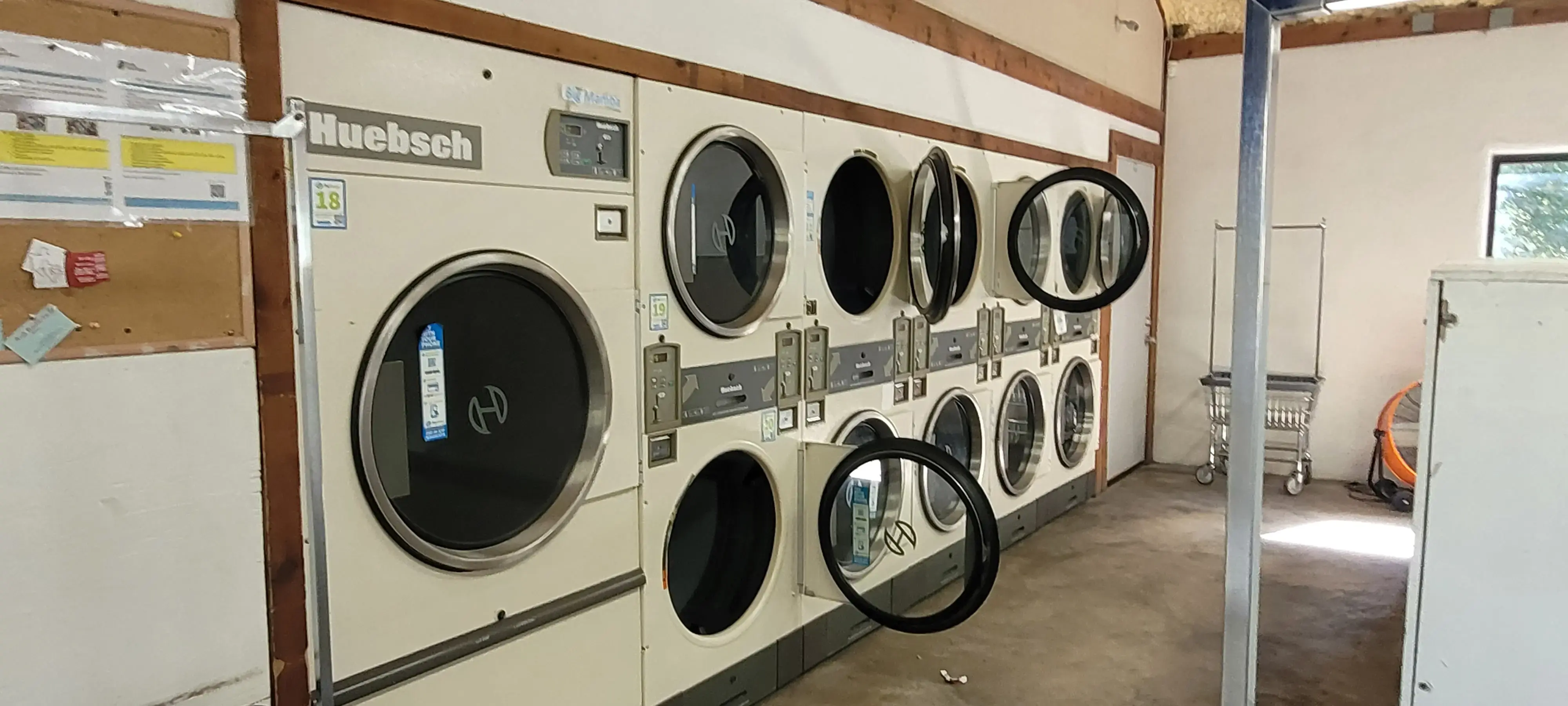 Spinnerz Laundromat - Image 11