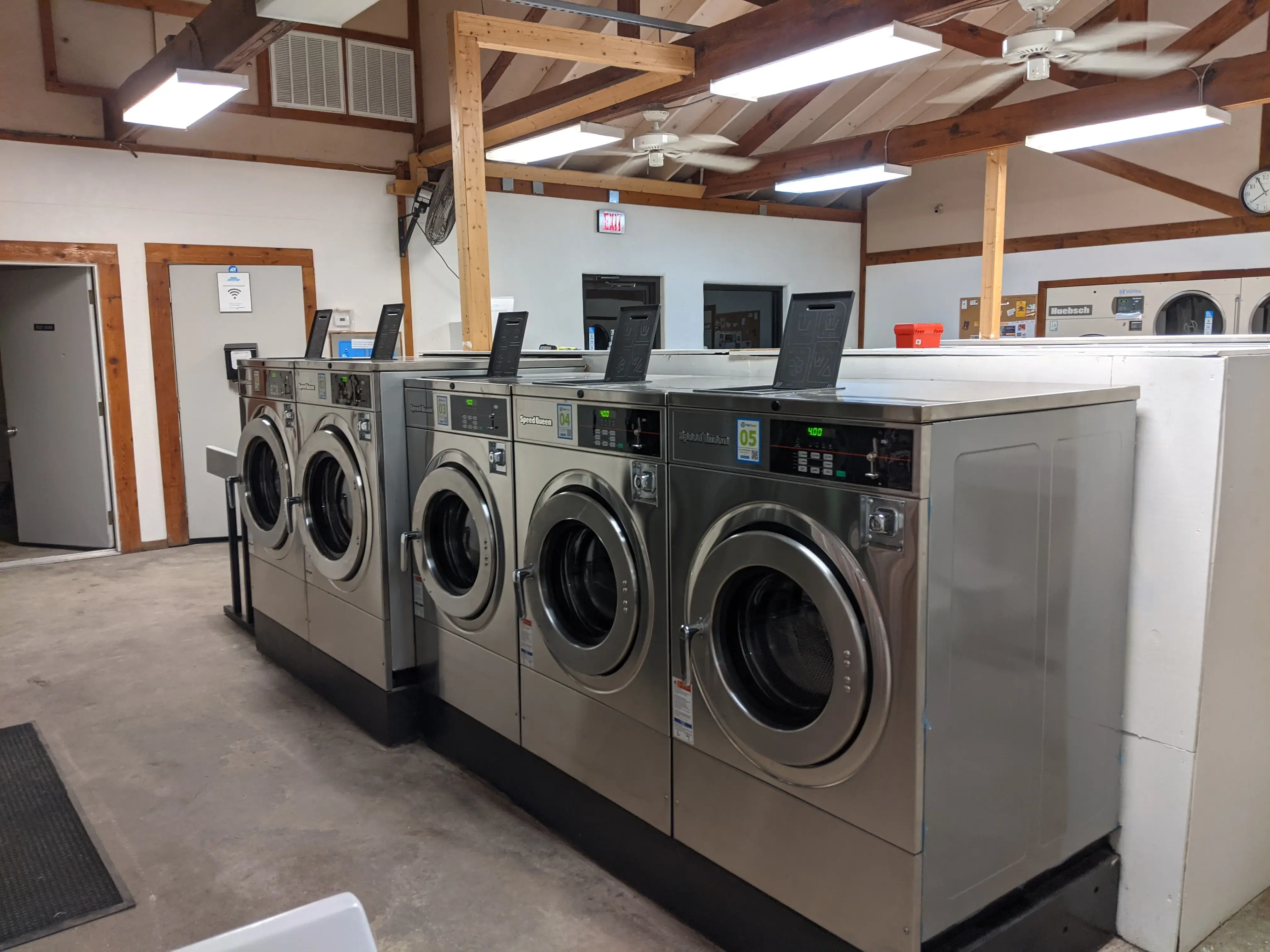 Spinnerz Laundromat - Image 18