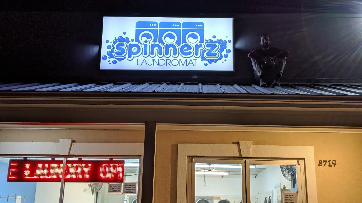 Spinnerz Laundromat - Image 4