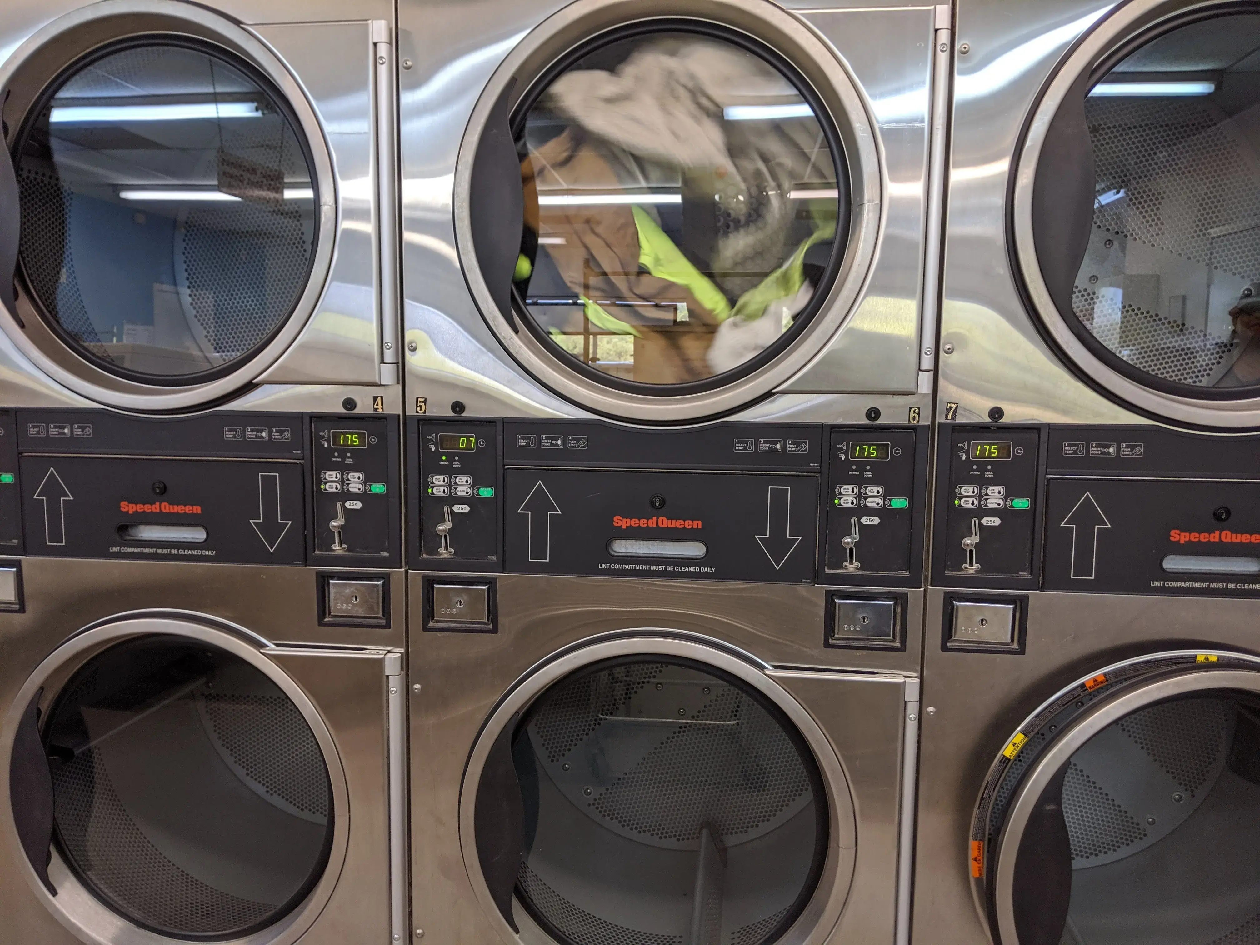 Spinnerz Laundromat - Image 3
