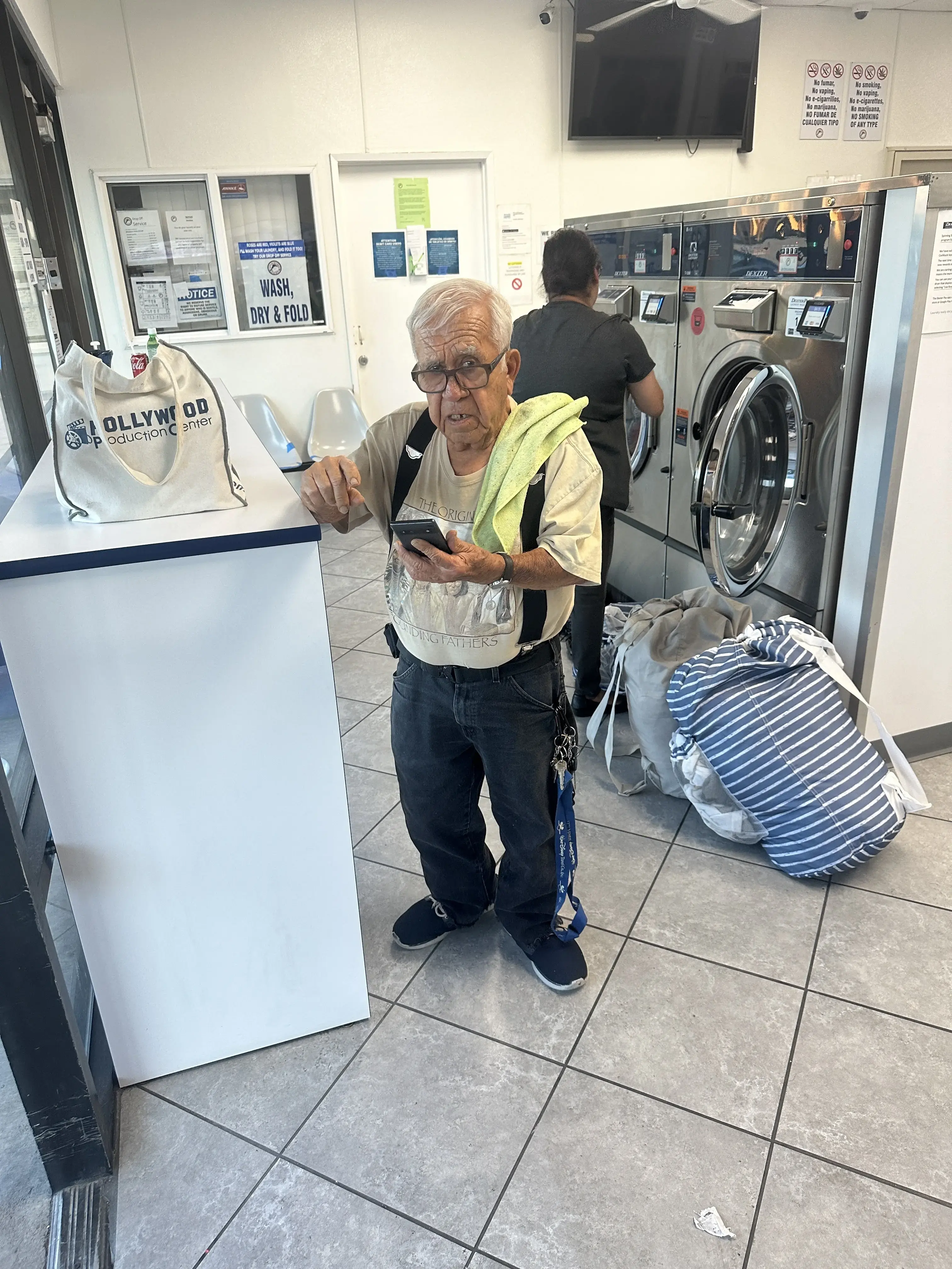 Spinning Suds Laundromat thumbnail 20