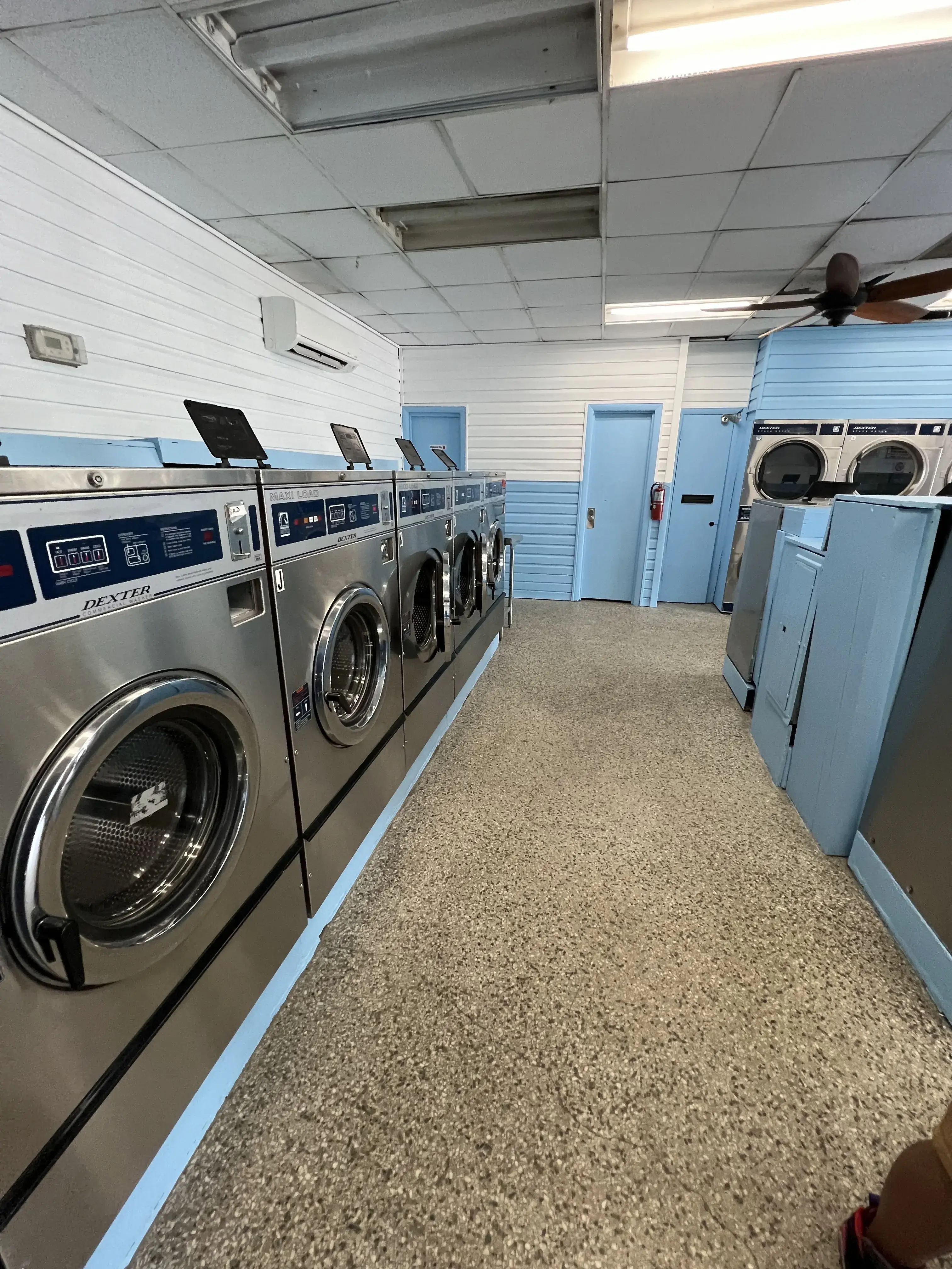 Spins Laundromat - Image 1