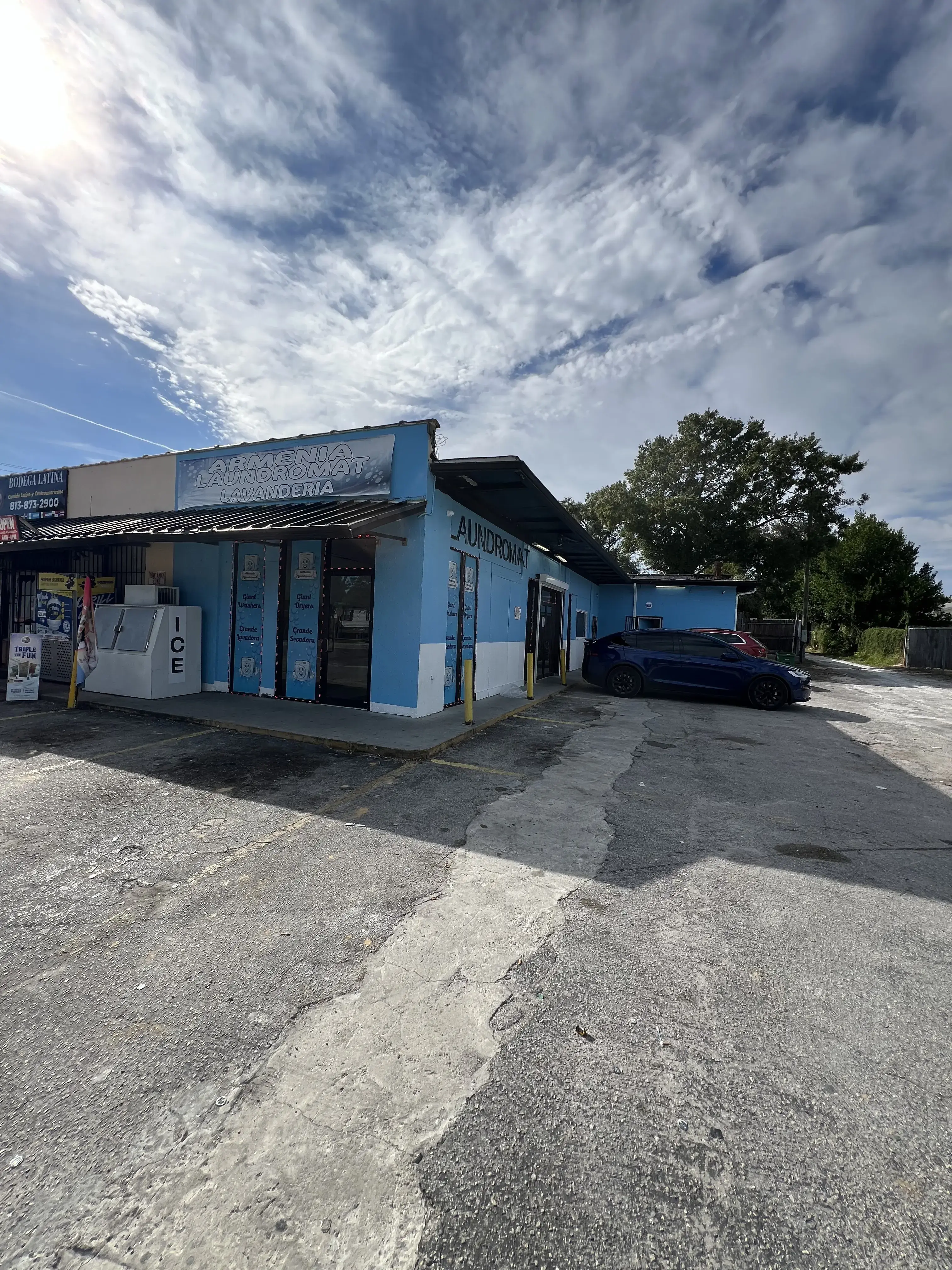 Spins Laundromat - Image 19