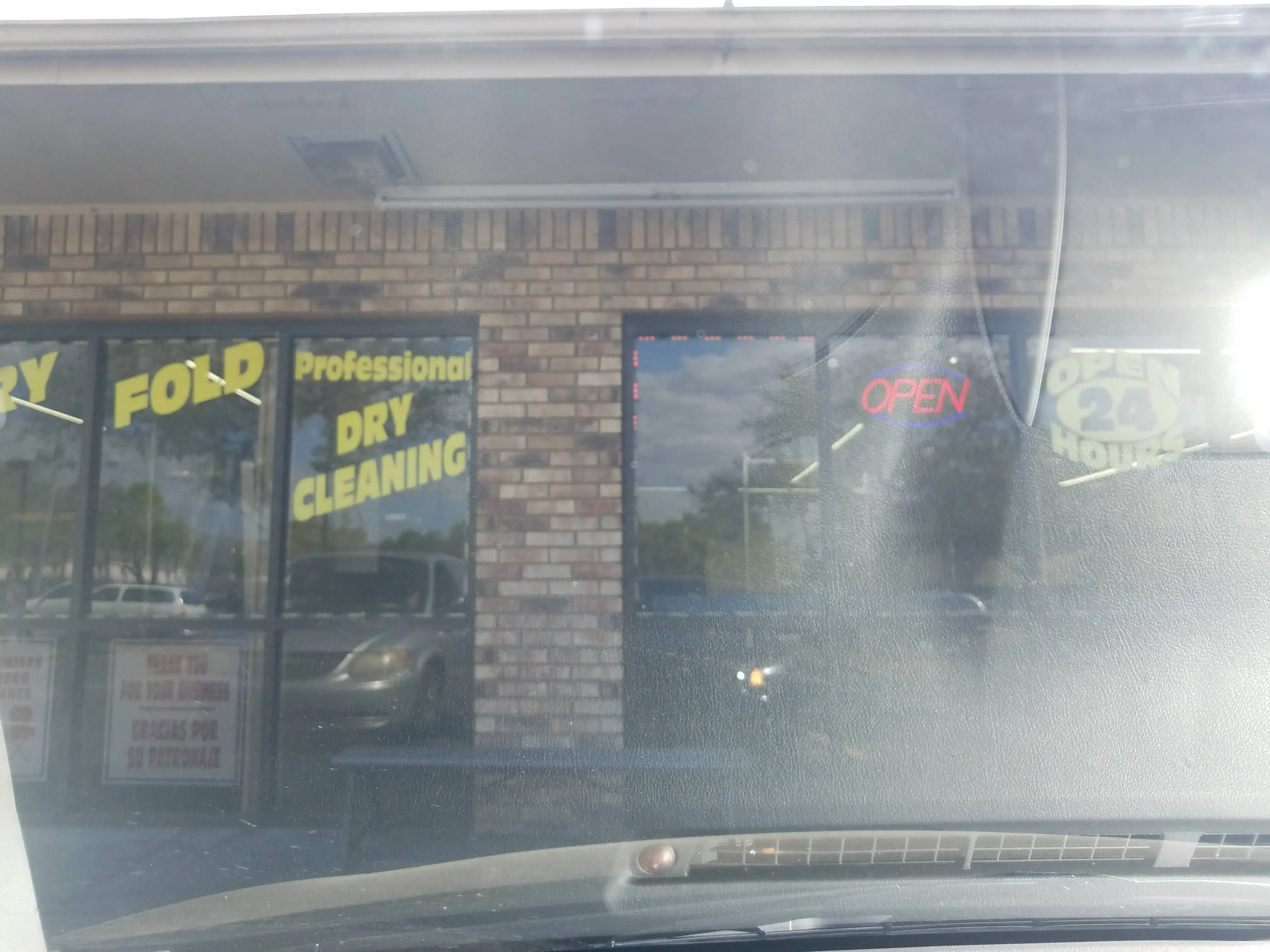 Spins Laundromat - Image 14