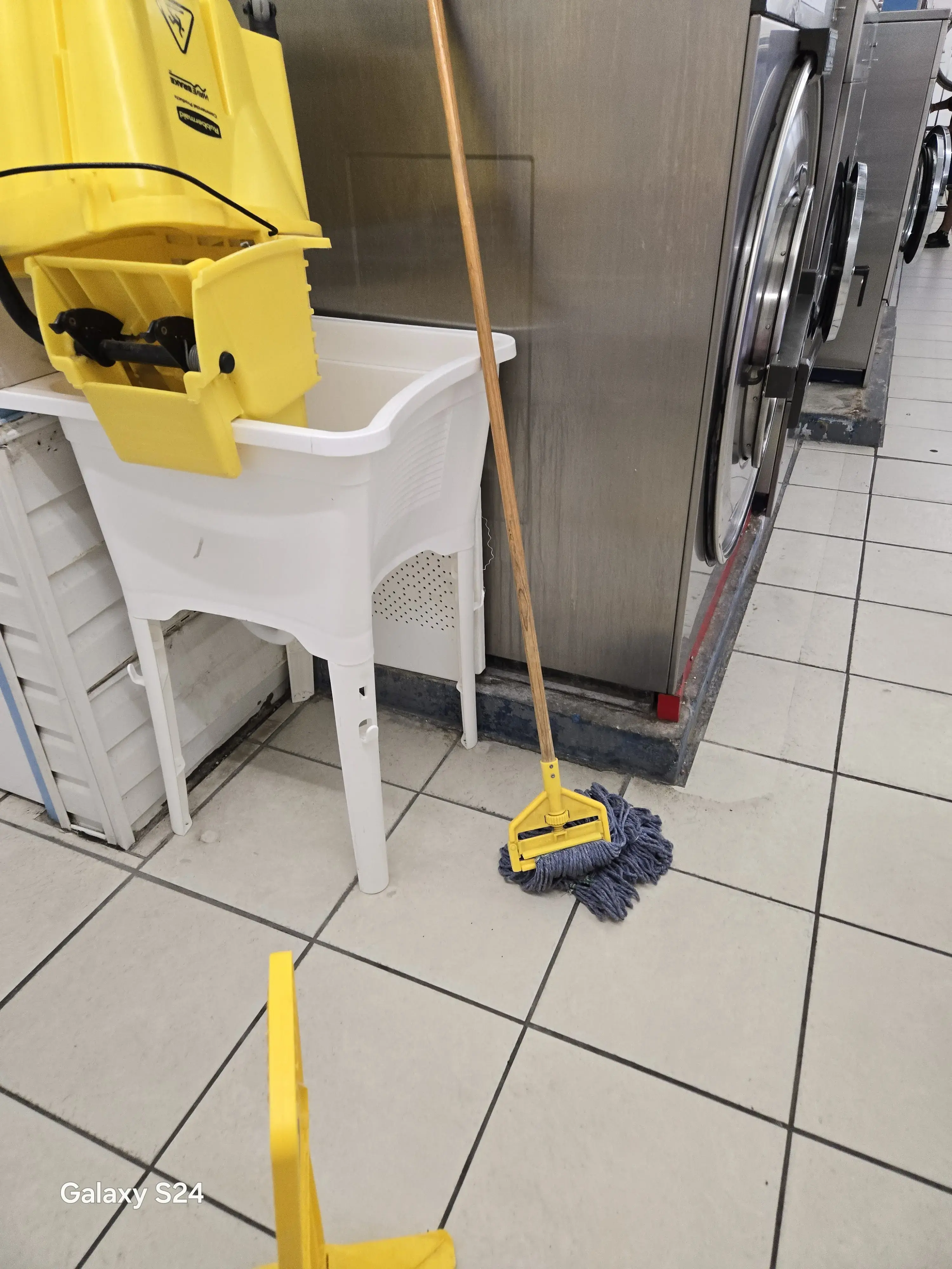 Spins Laundromat thumbnail 17