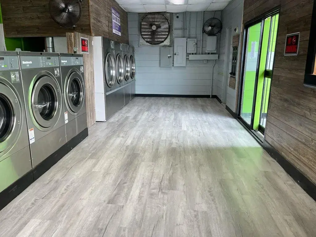Spins Laundromat - Image 10