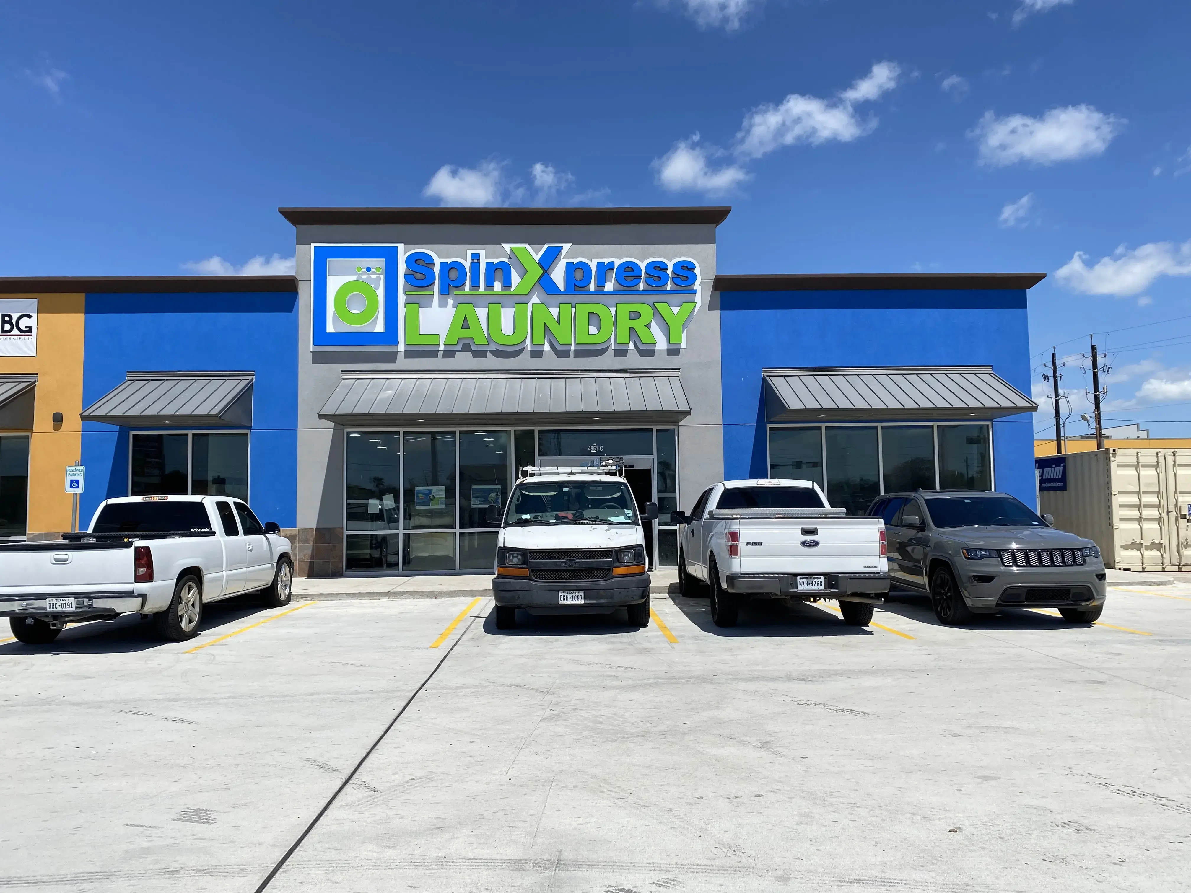 SpinXpress Laundry - Ayers St - Wash & Fold Services thumbnail 3