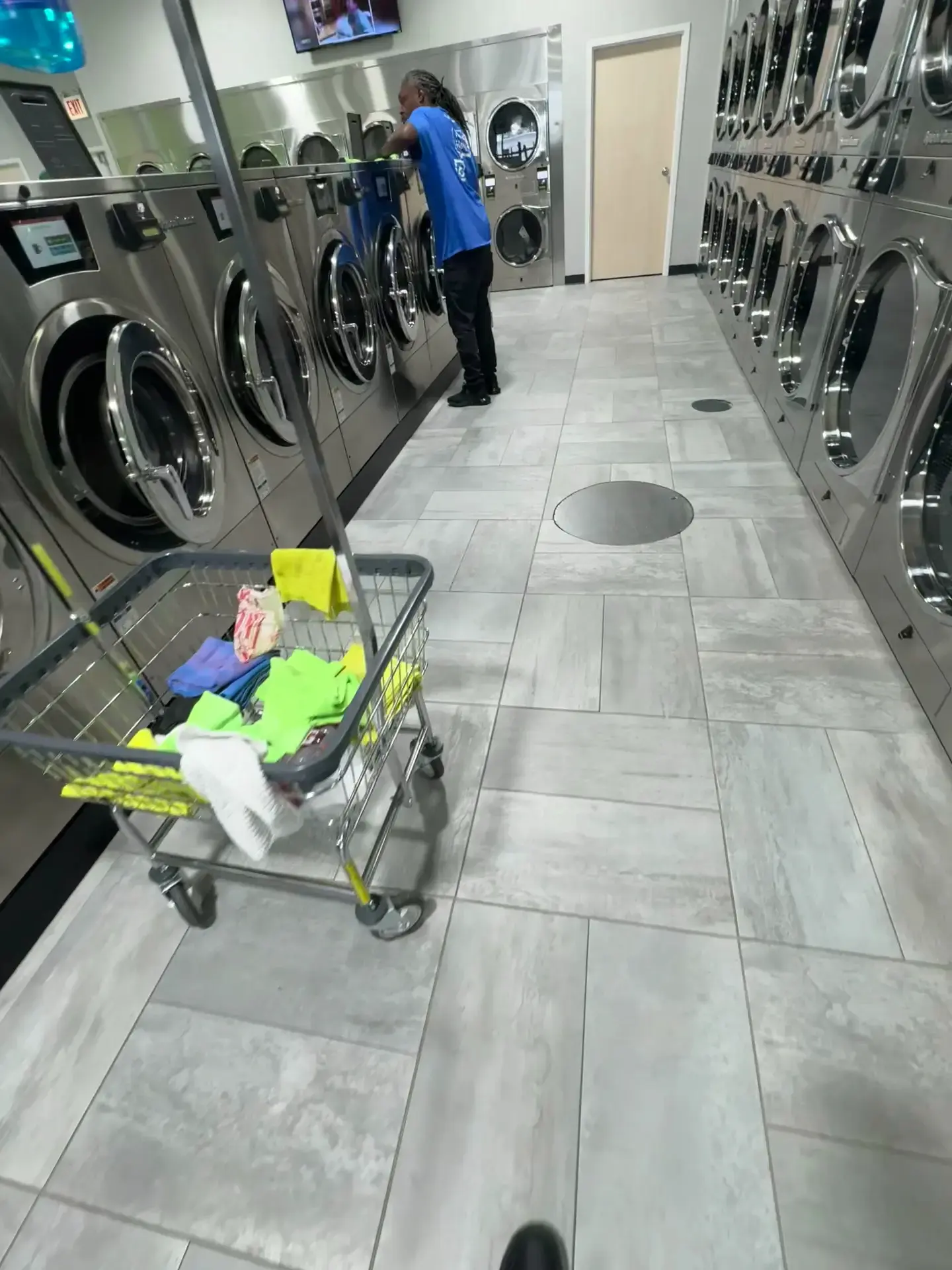 SpinXpress Laundry - Belmont/Kennedy - Image 2