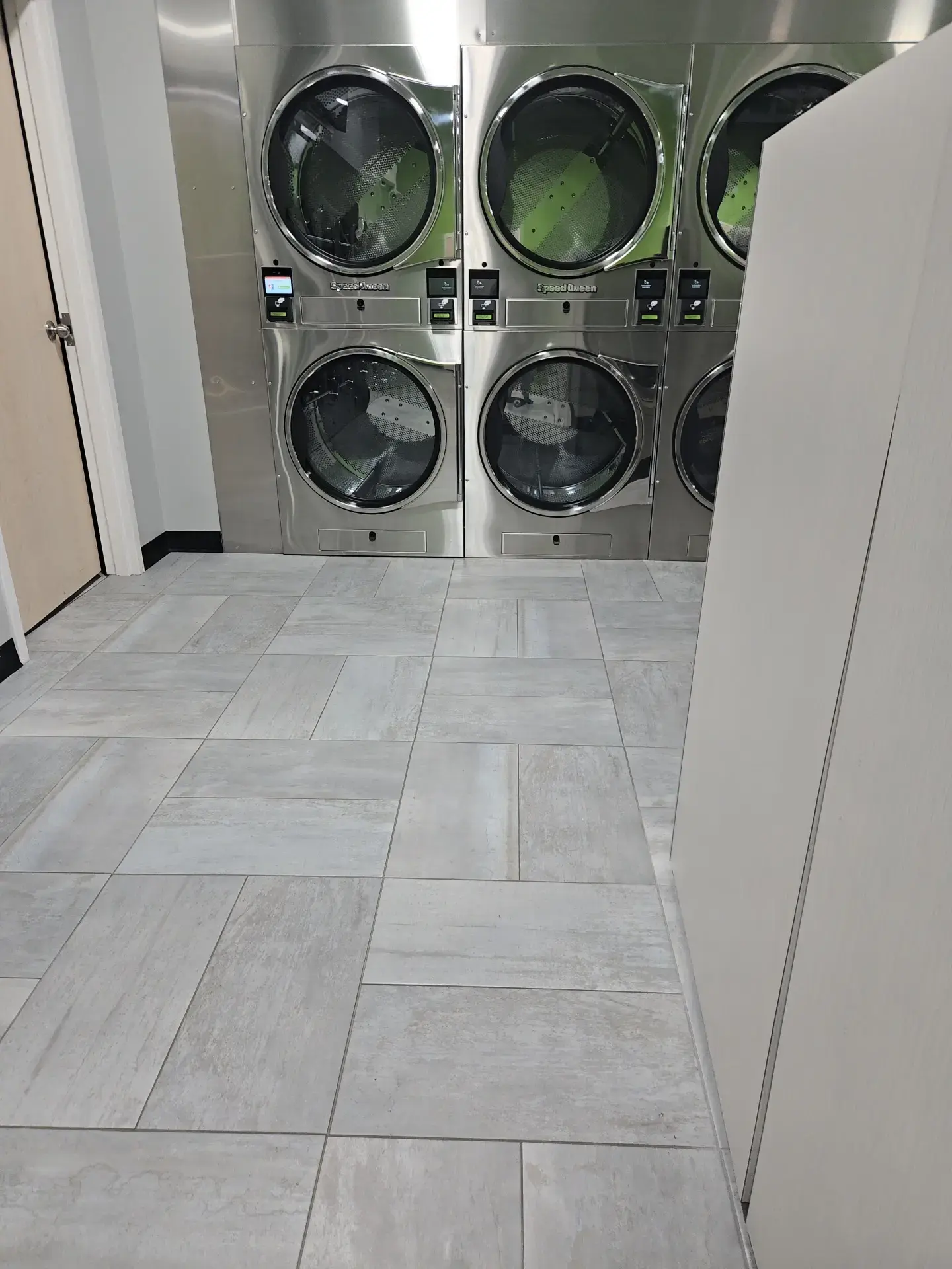 SpinXpress Laundry - Belmont/Kennedy thumbnail 7