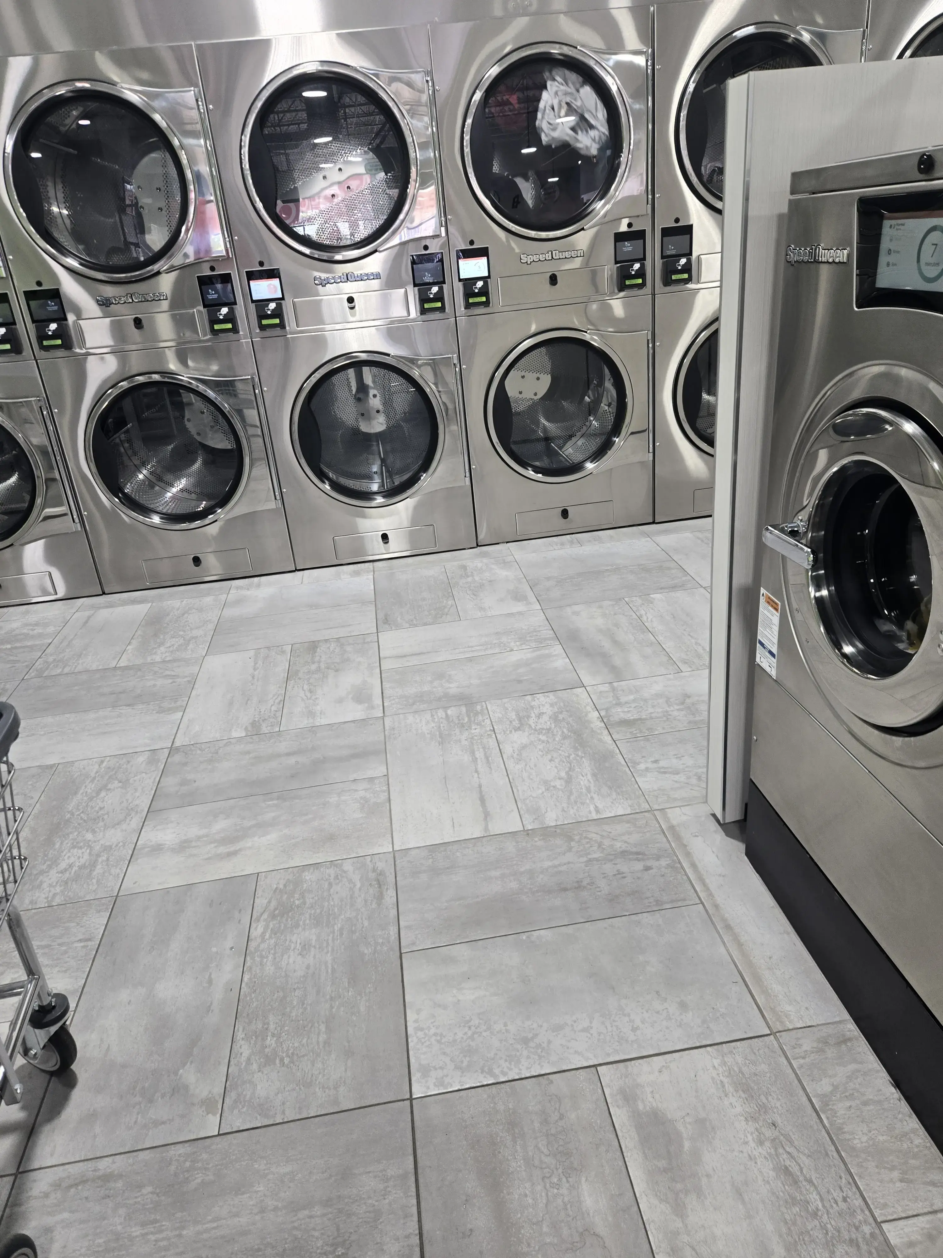 SpinXpress Laundry - Belmont/Kennedy thumbnail 3