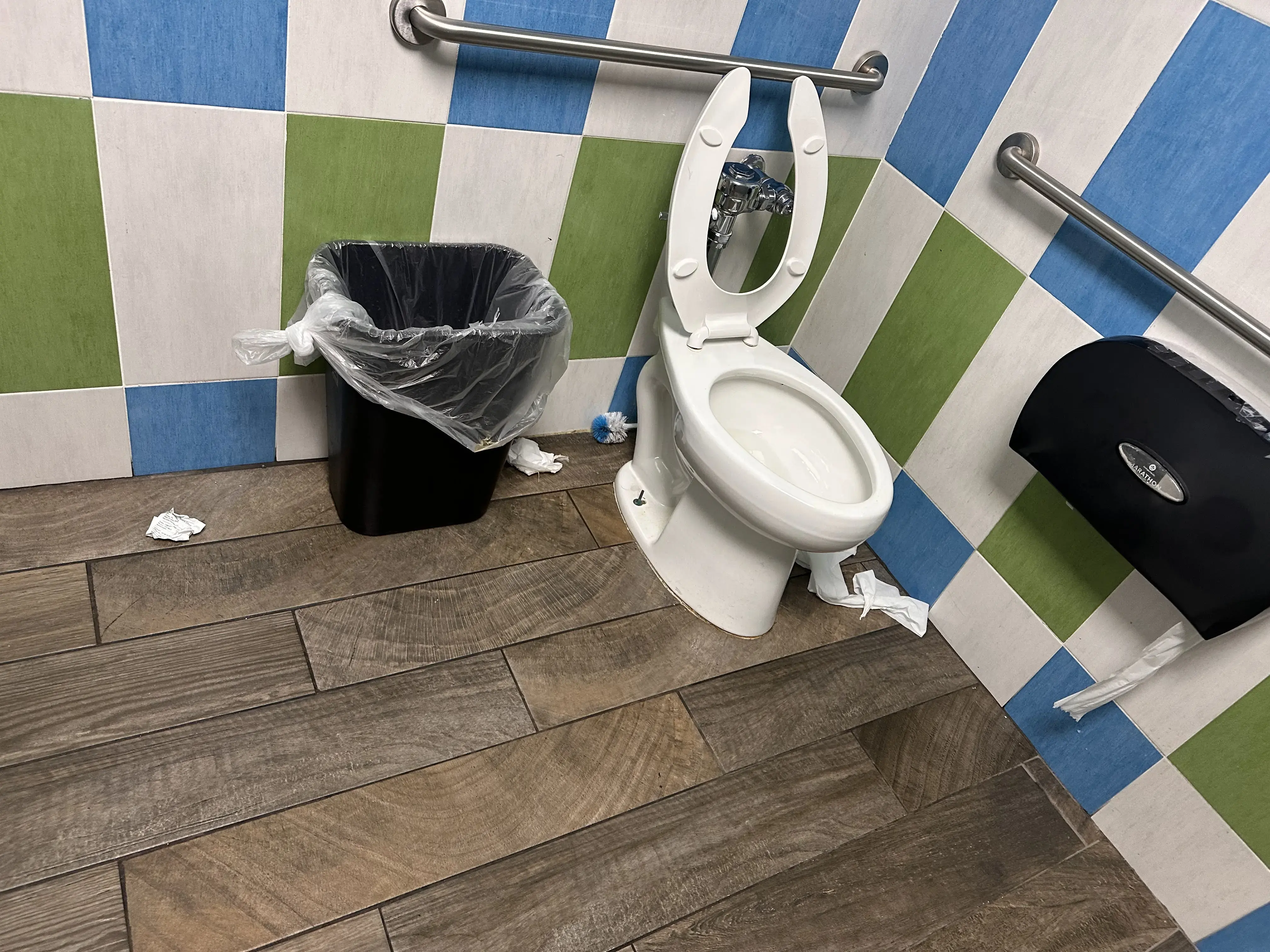 SpinXpress Laundry - Boca Chica - Wash & Fold Services thumbnail 14