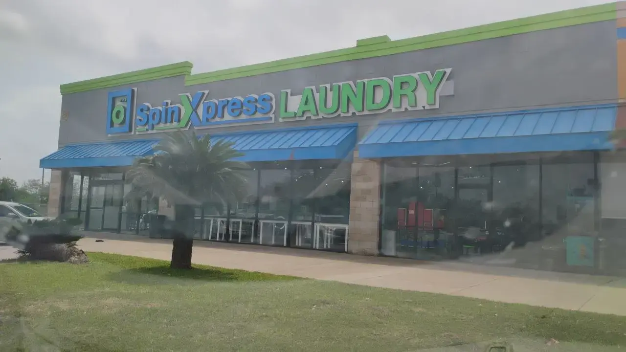 SpinXpress Laundry - Boca Chica - Wash & Fold Services thumbnail 7