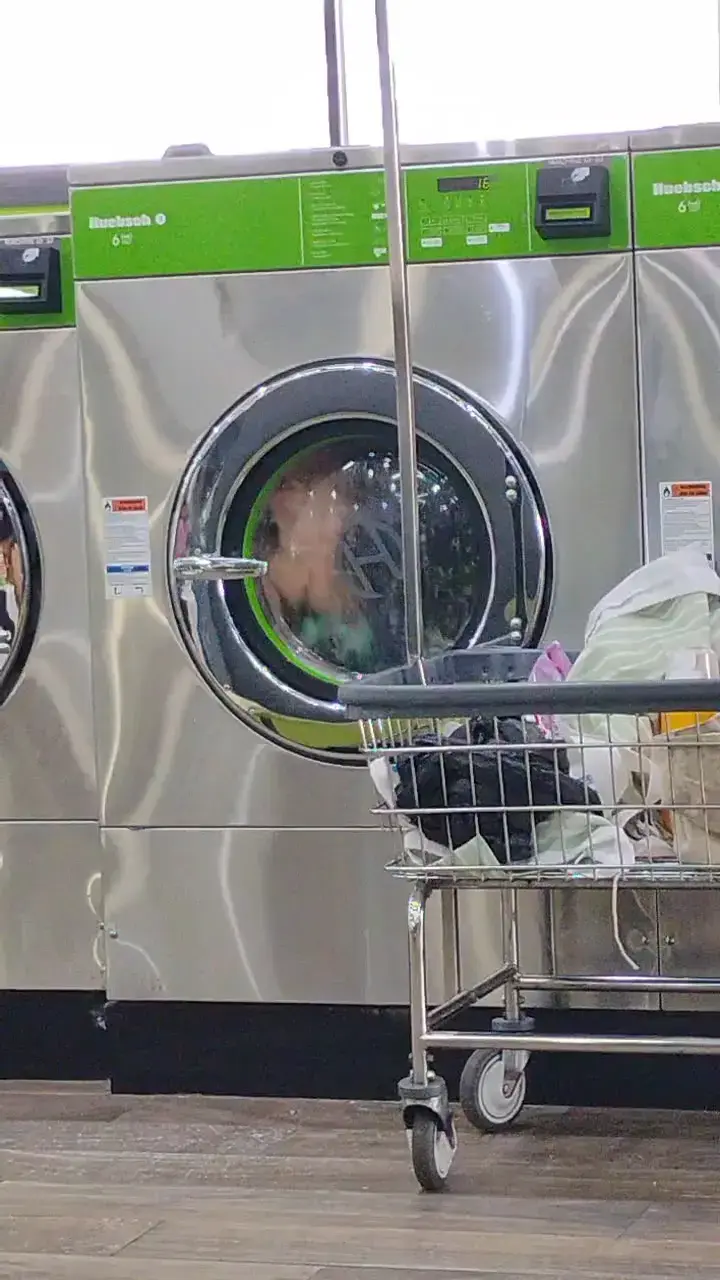 SpinXpress Laundry - Boca Chica - Wash & Fold Services - Image 18