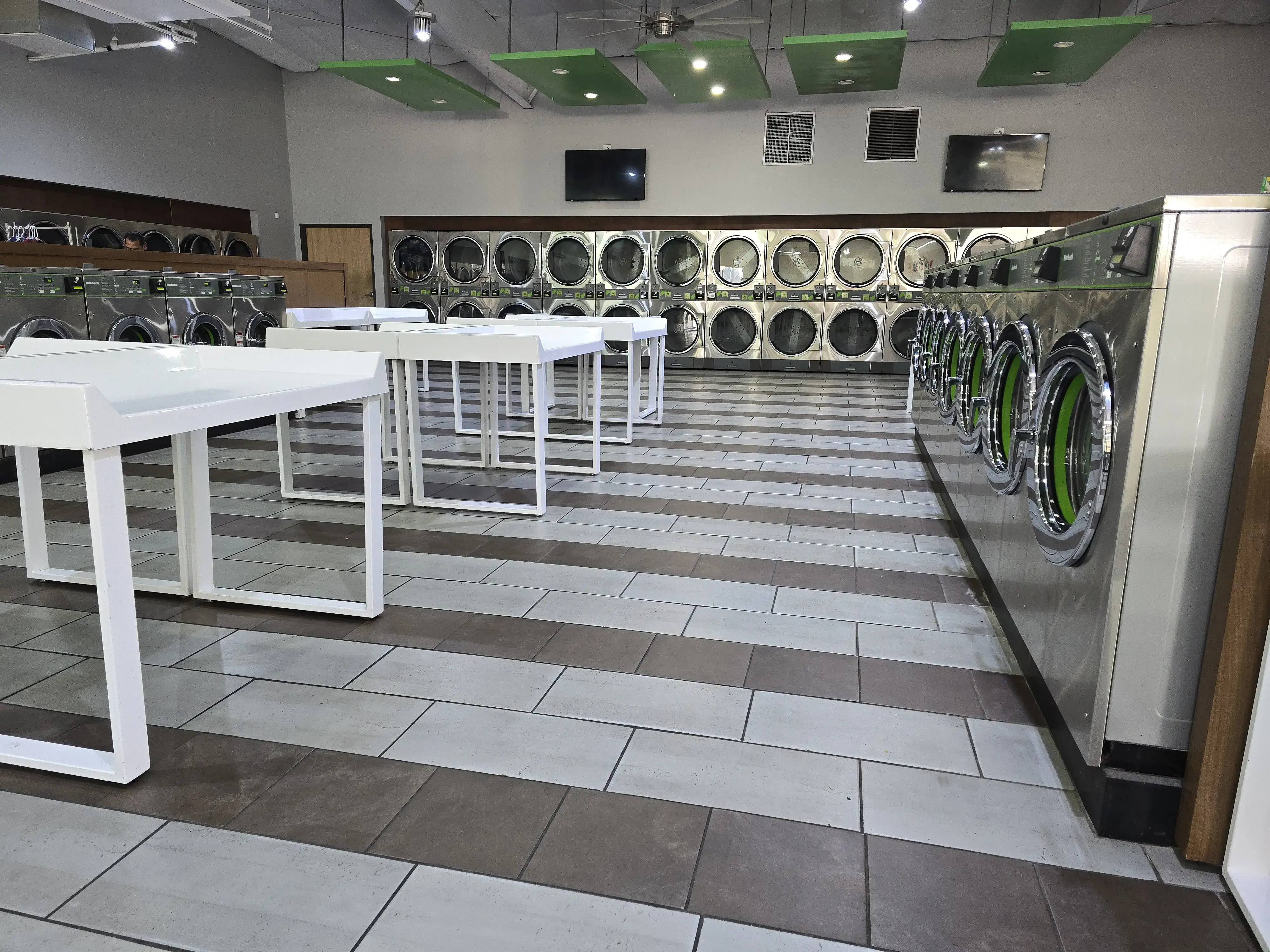 SpinXpress Laundry - General McMullen - Wash & Fold Services - Image 3