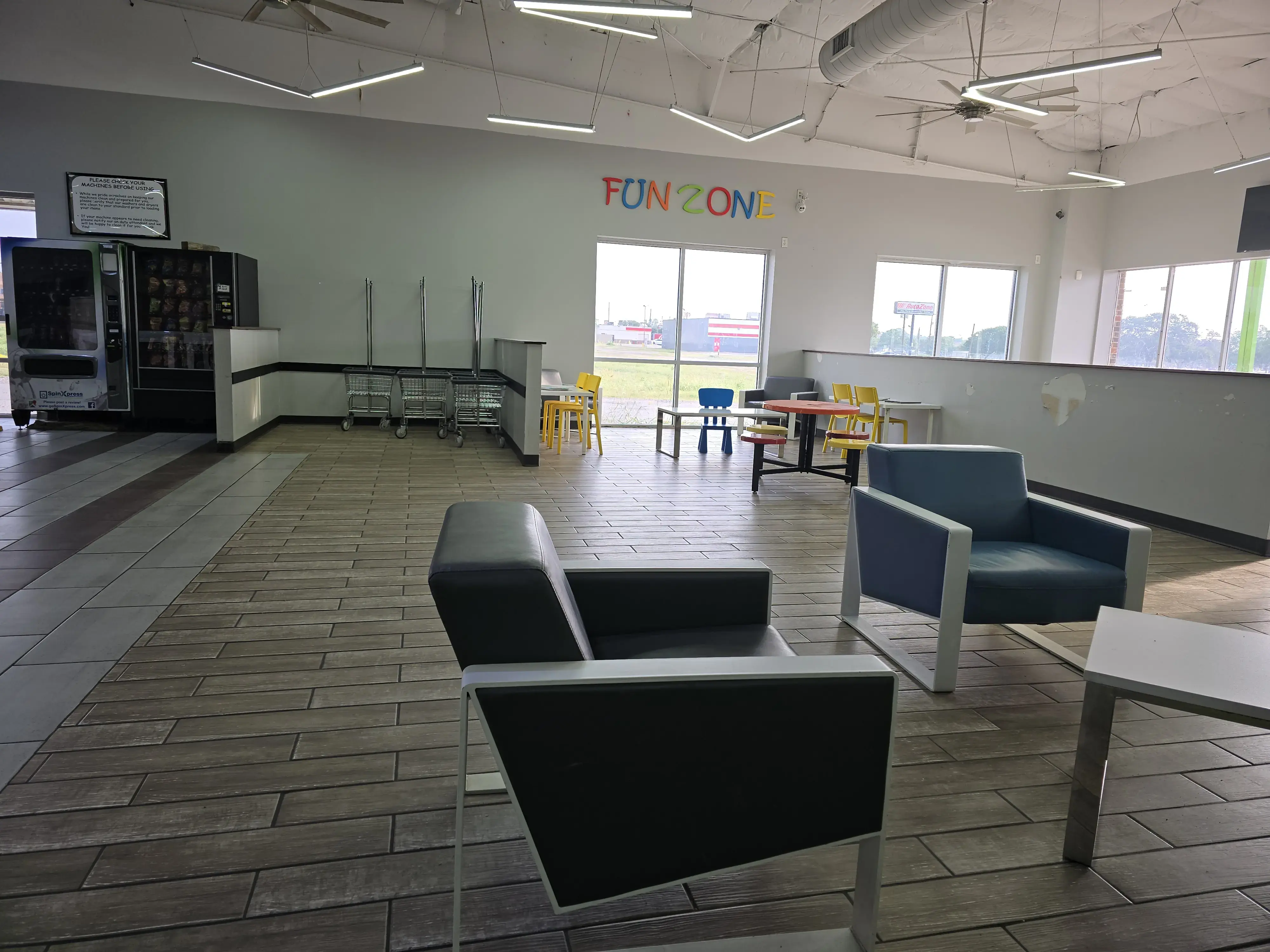 SpinXpress Laundry - General McMullen - Wash & Fold Services - Image 5