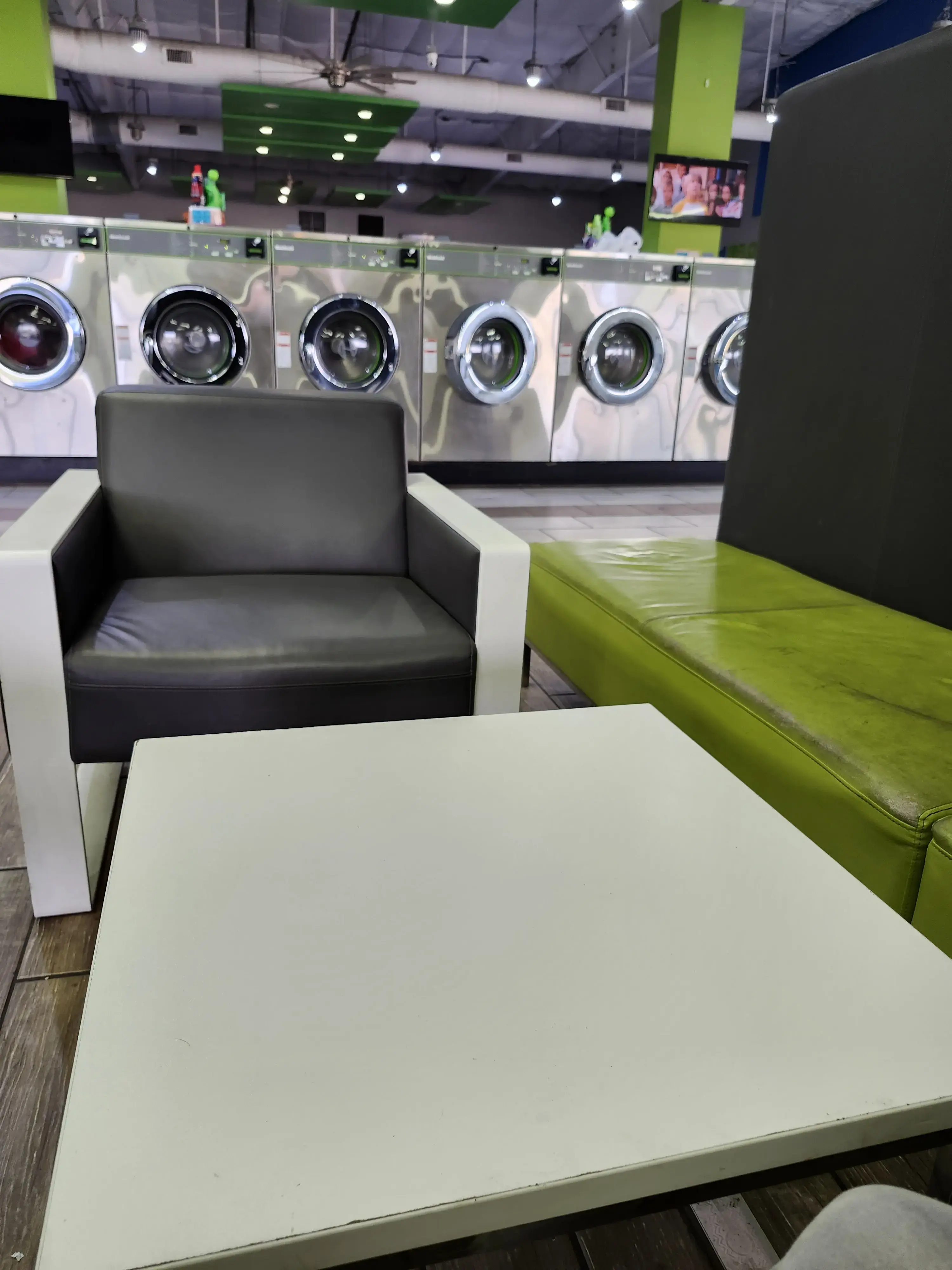 SpinXpress Laundry - General McMullen - Wash & Fold Services - Image 6