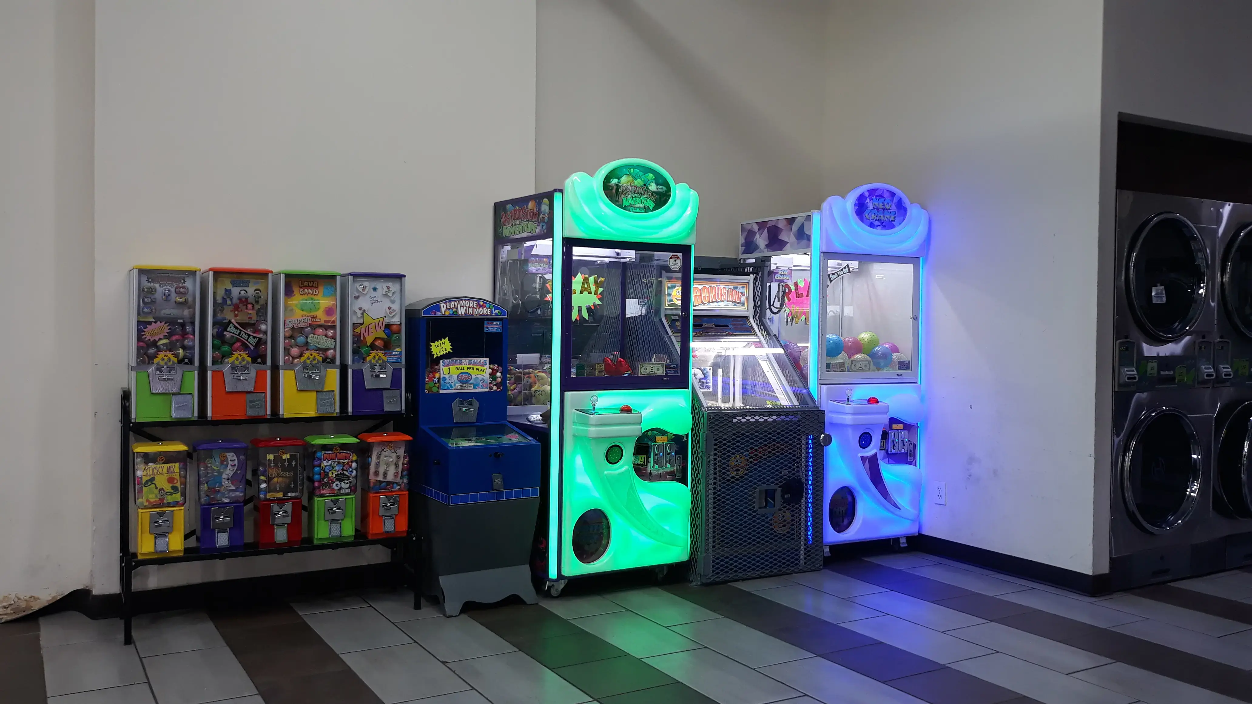 SpinXpress Laundry - General McMullen - Wash & Fold Services - Image 10