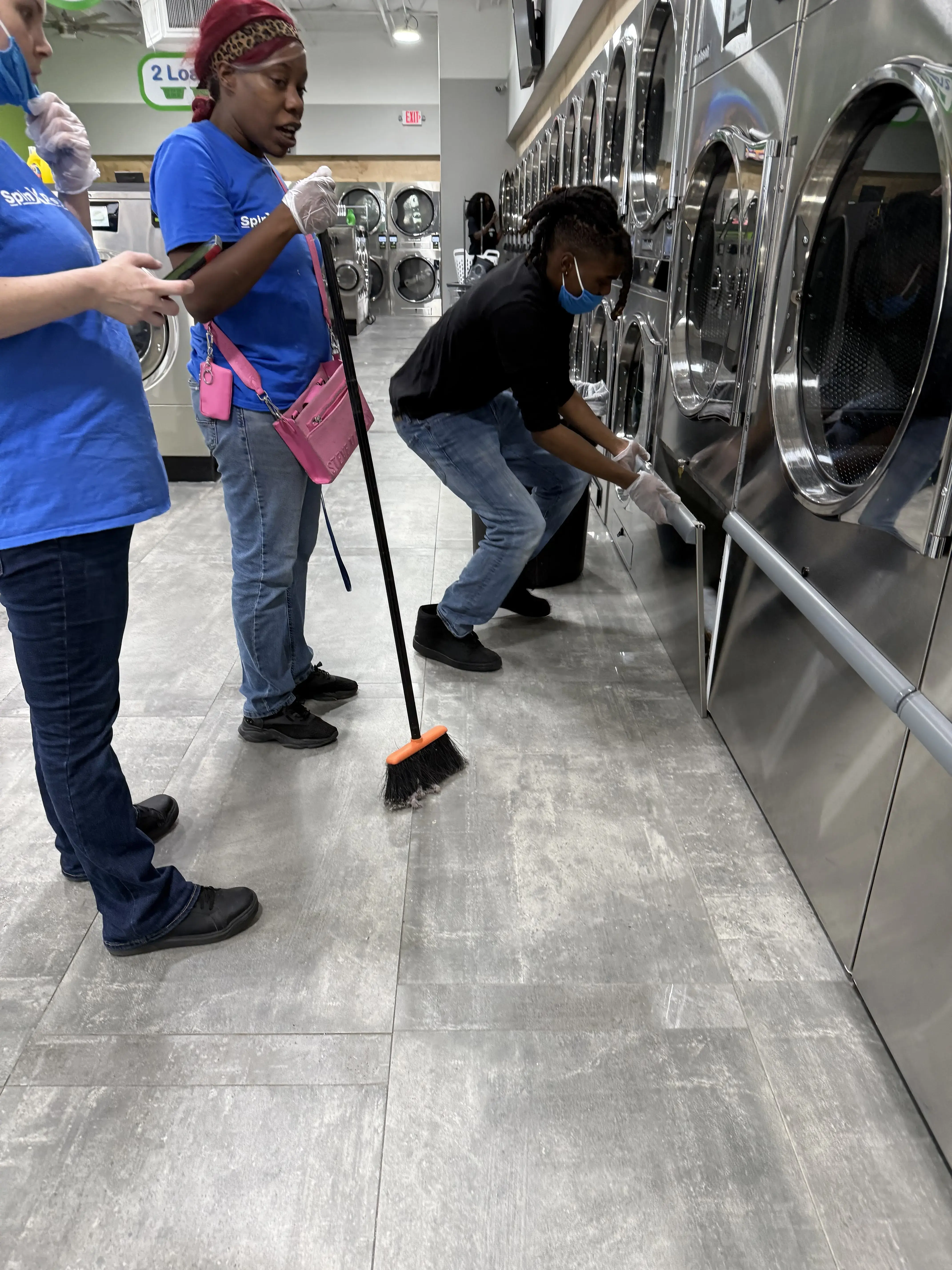 SpinXpress Laundry - Katy - Wash & Fold Services - Image 11