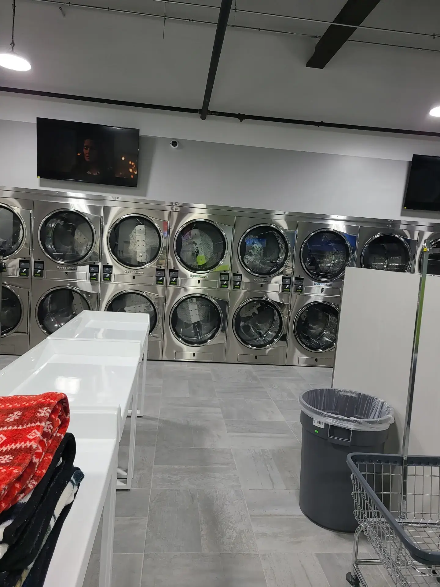 SpinXpress Laundry - Little Village - Image 16