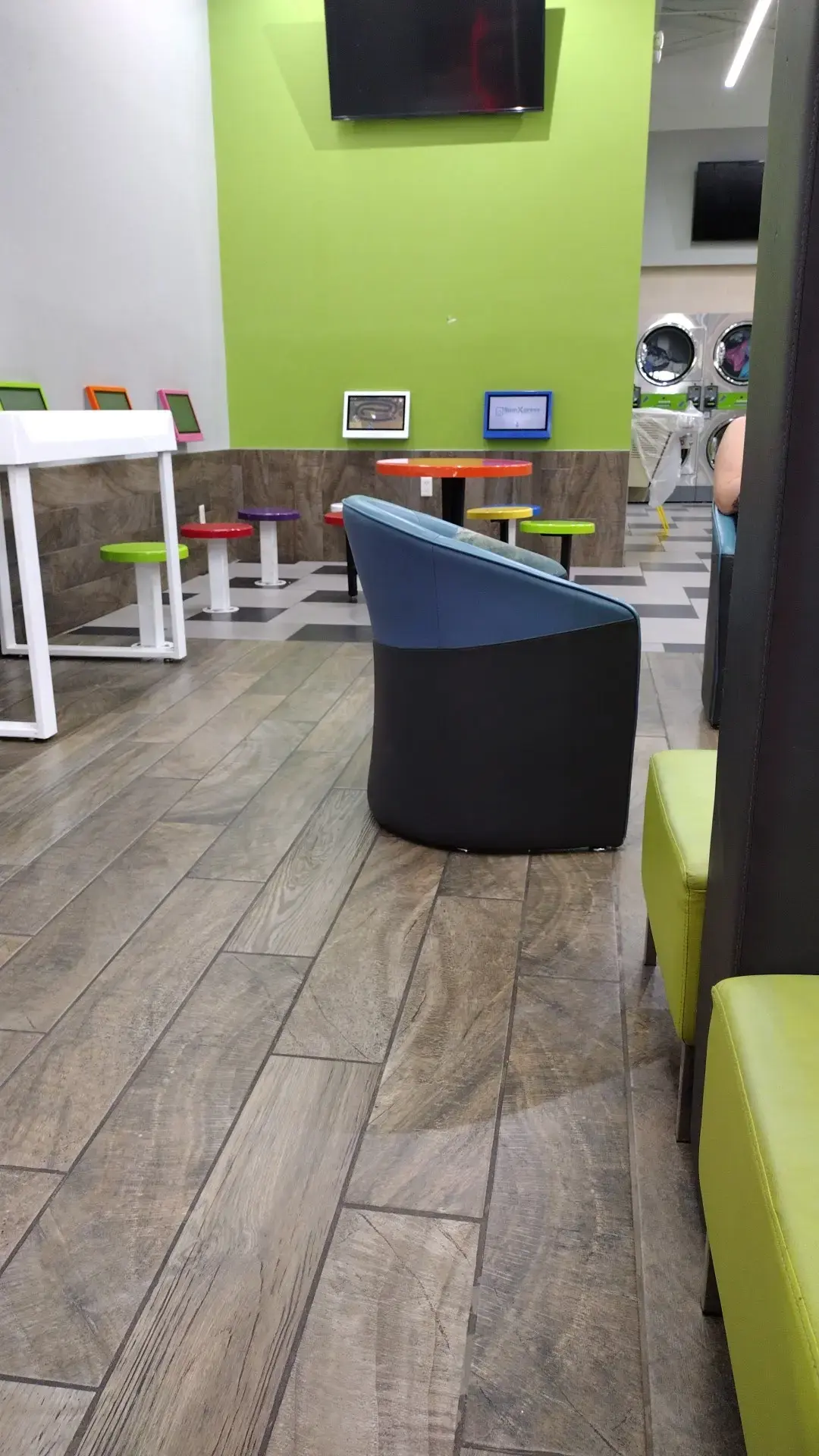SpinXpress Laundry - Palm Blvd - Wash & Fold Services thumbnail 5