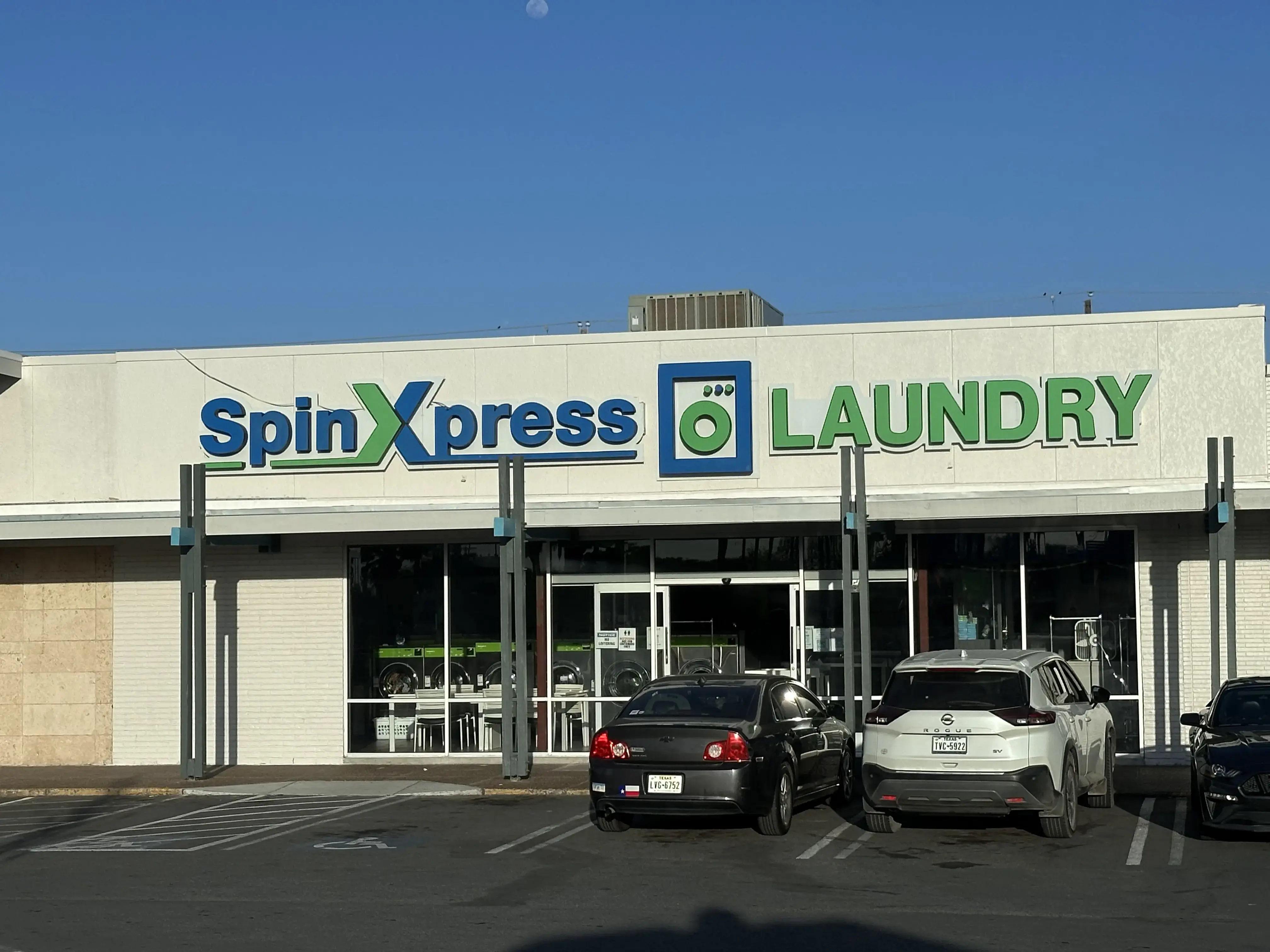 SpinXpress Laundry - Palm Blvd - Wash & Fold Services thumbnail 11